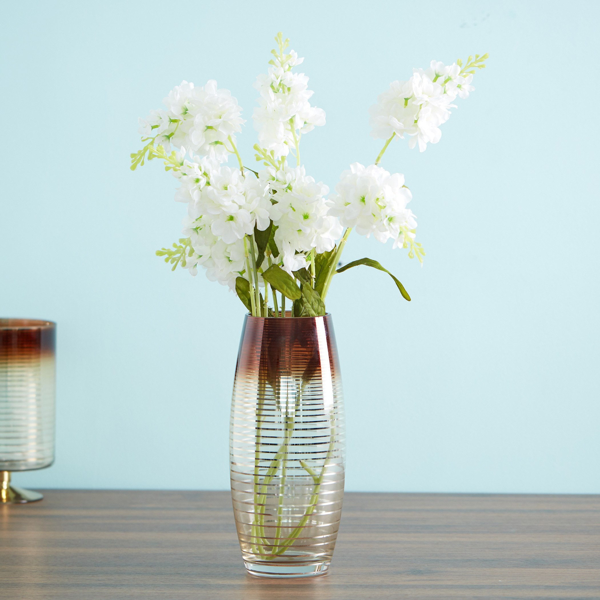 مزهرية زجاجية مخططة من ألفيا-hbxbedroom-decorandaccessories-vases-image-1