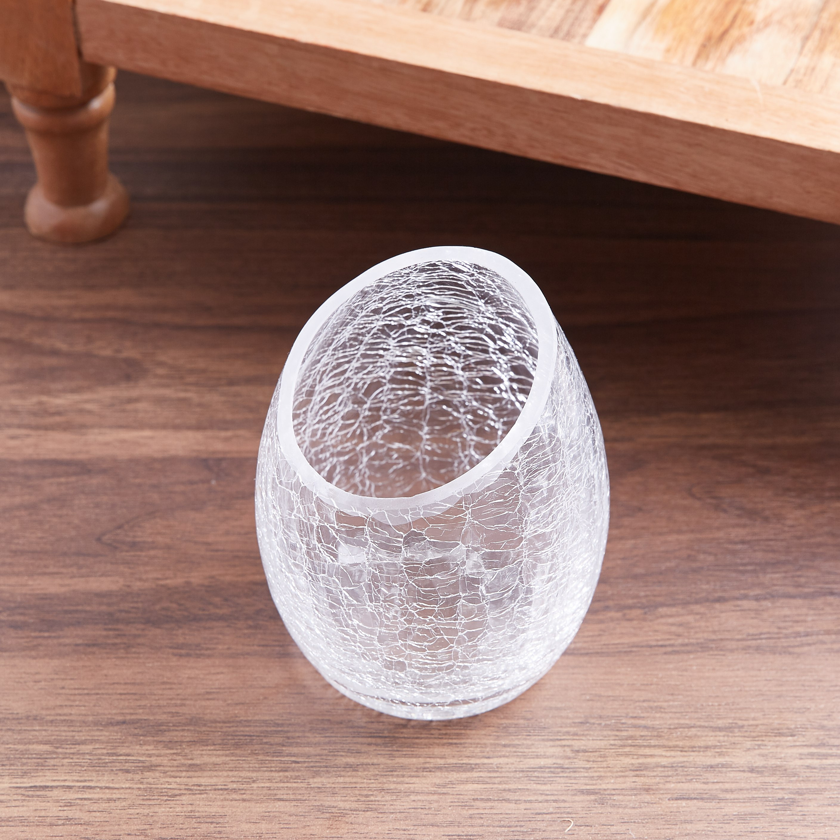 حامل شموع زجاجي بنسيج مشرخ بارز الملمس من كورو-hbxlivingroom-decorandaccessories-candleholders-image-1
