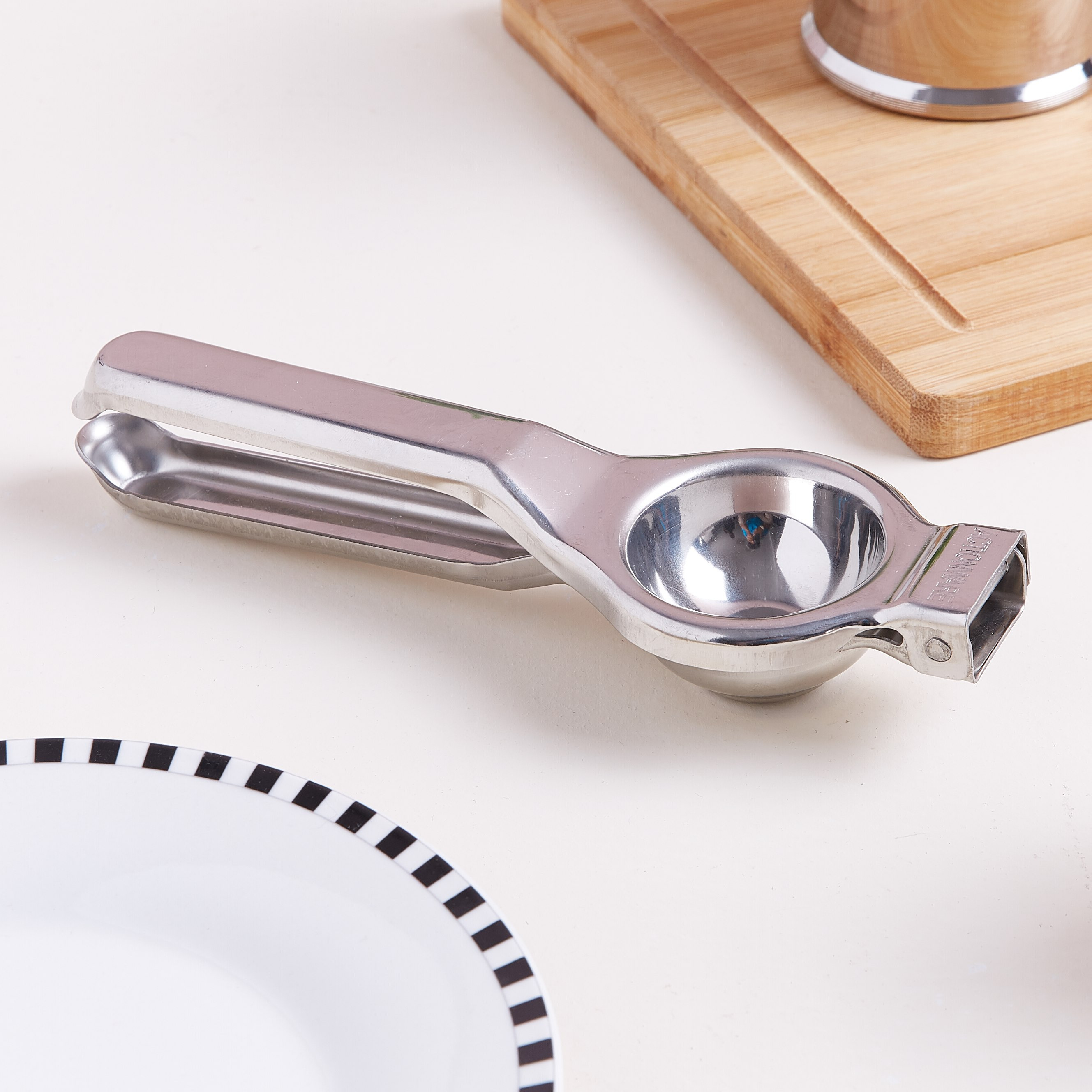 عصارة ليمون استانبيس ستيل من أكشن-hbxhomeware-hbxkitchen-image-1