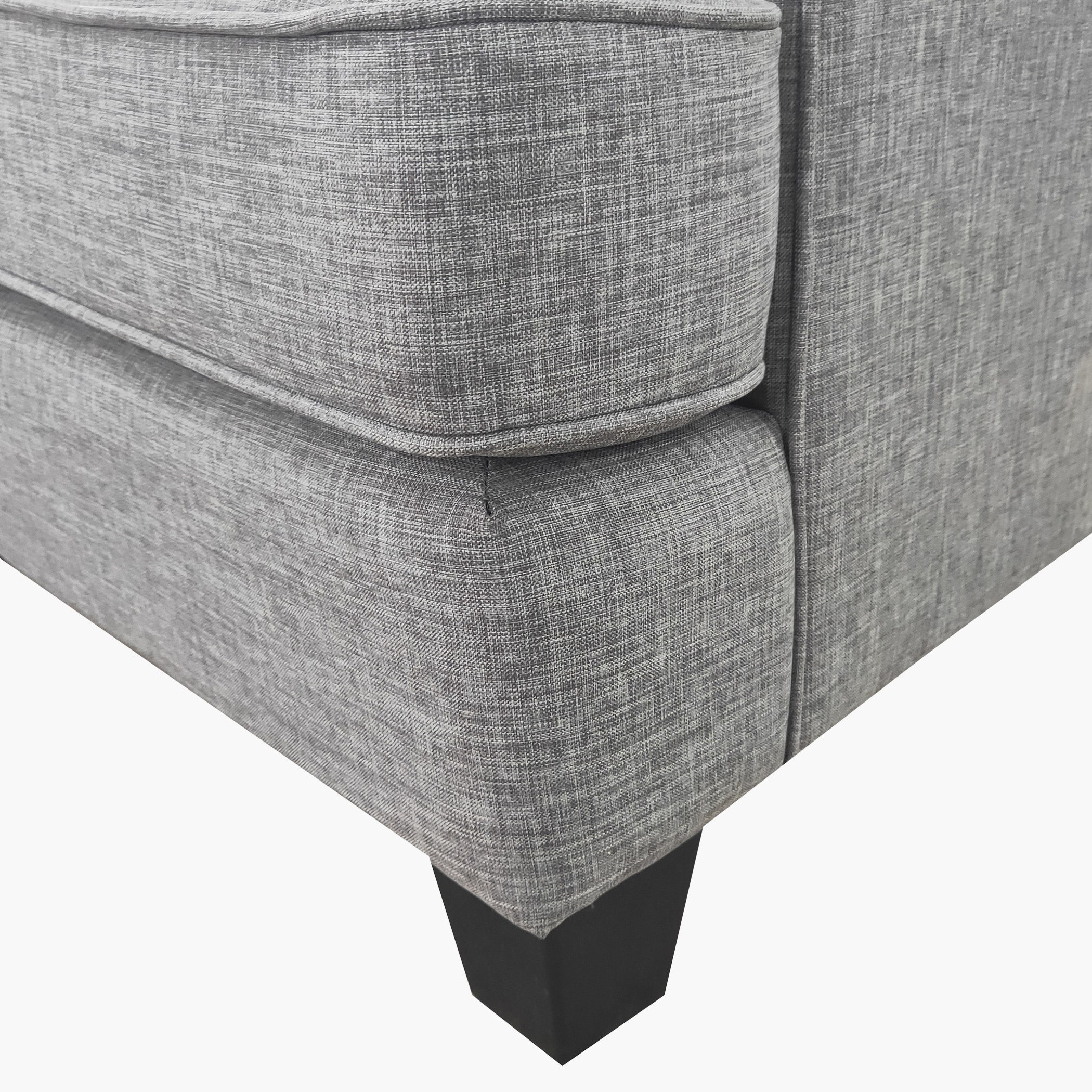 كنبة بمقعدين ووسائد مبعثرة من بورشام-hbxlivingroom-sofasandarmchairs-sofas-image-6