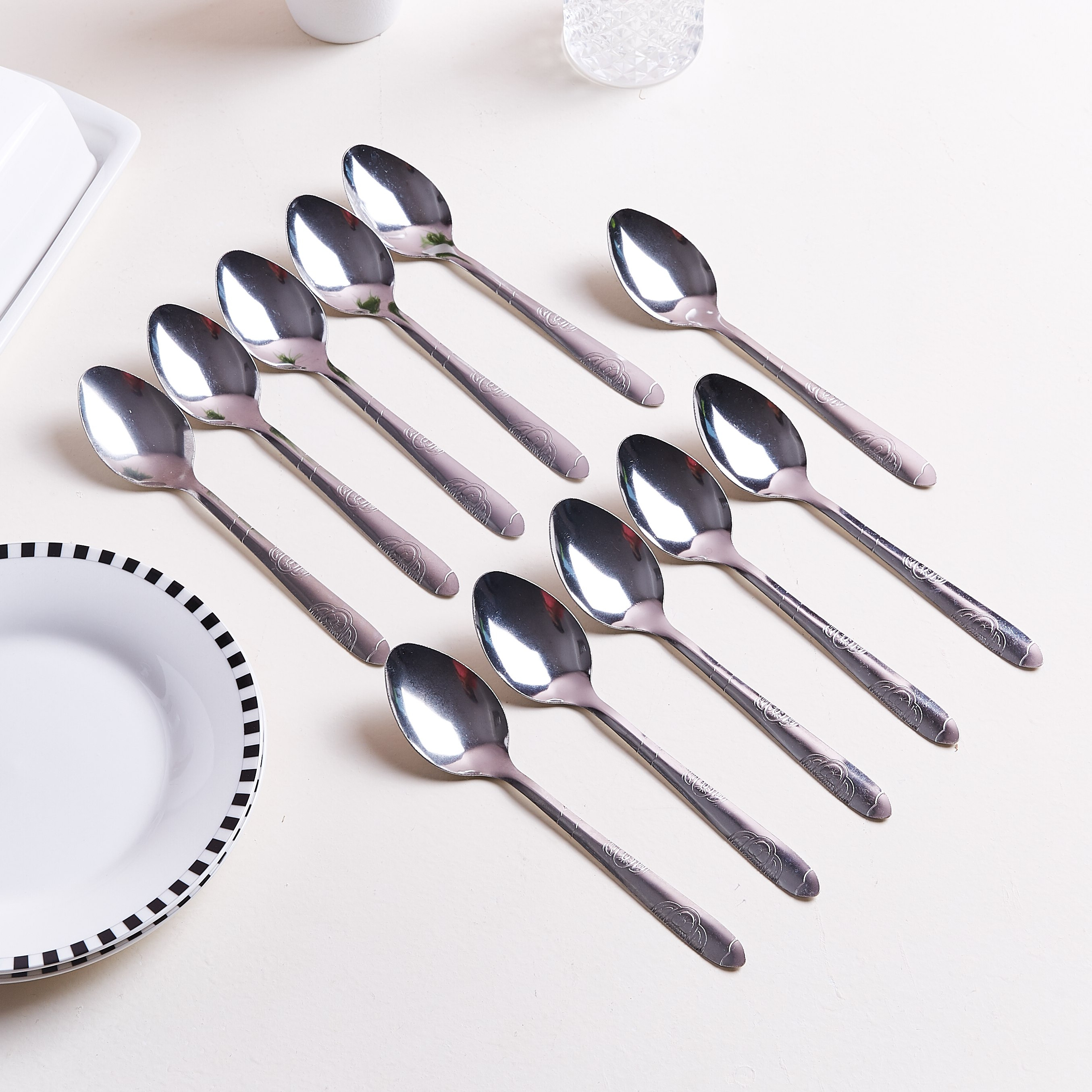 ملاعق حلوى منقوشة- طقم من 12 قطعة-hbxhomeware-hbxkitchen-image-1