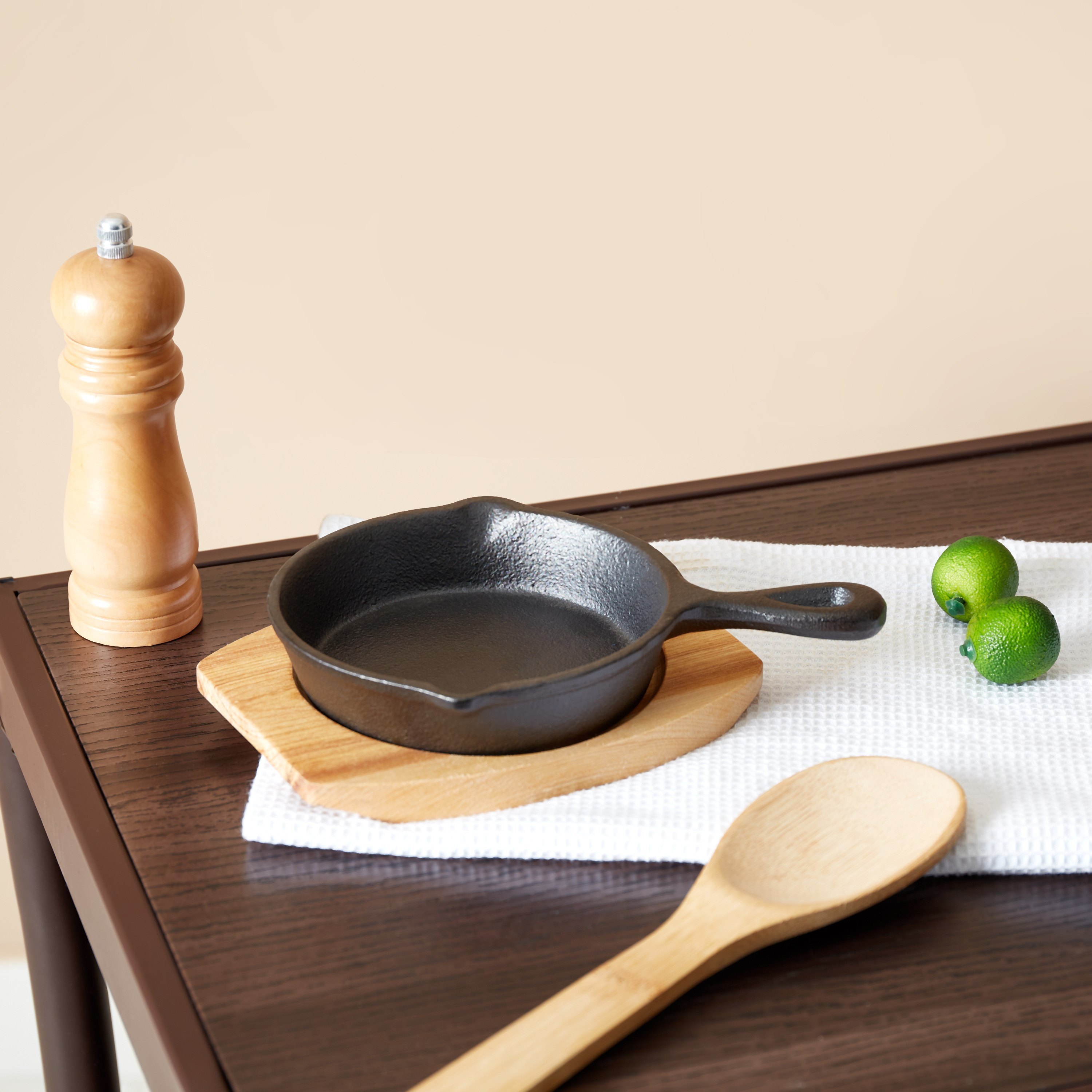 صينية سيزلر صغيرة من حديد الزهر مع لوح تقديم خشب-hbxhomeware-hbxkitchen-image-5