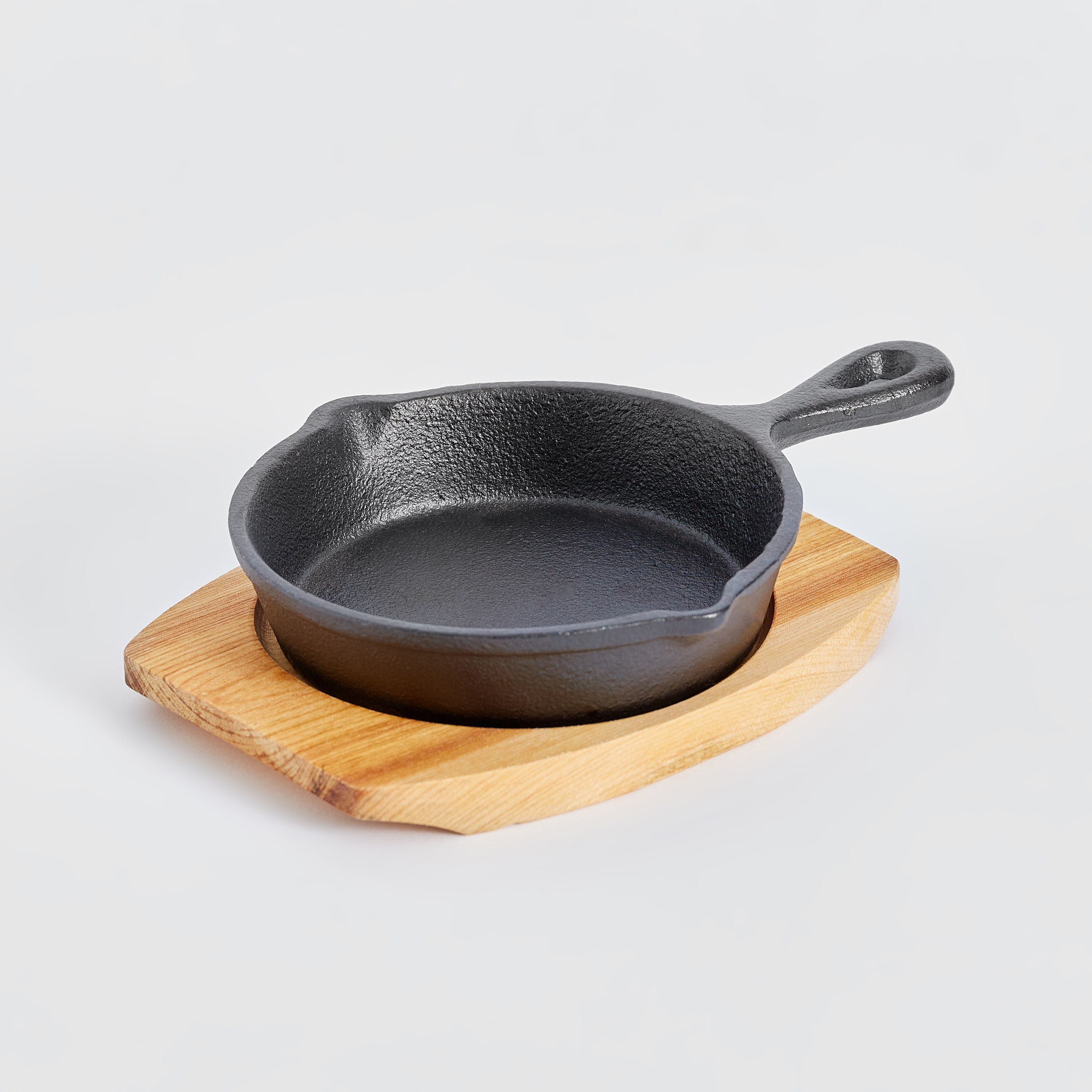 صينية سيزلر صغيرة من حديد الزهر مع لوح تقديم خشب-hbxhomeware-hbxkitchen-image-6