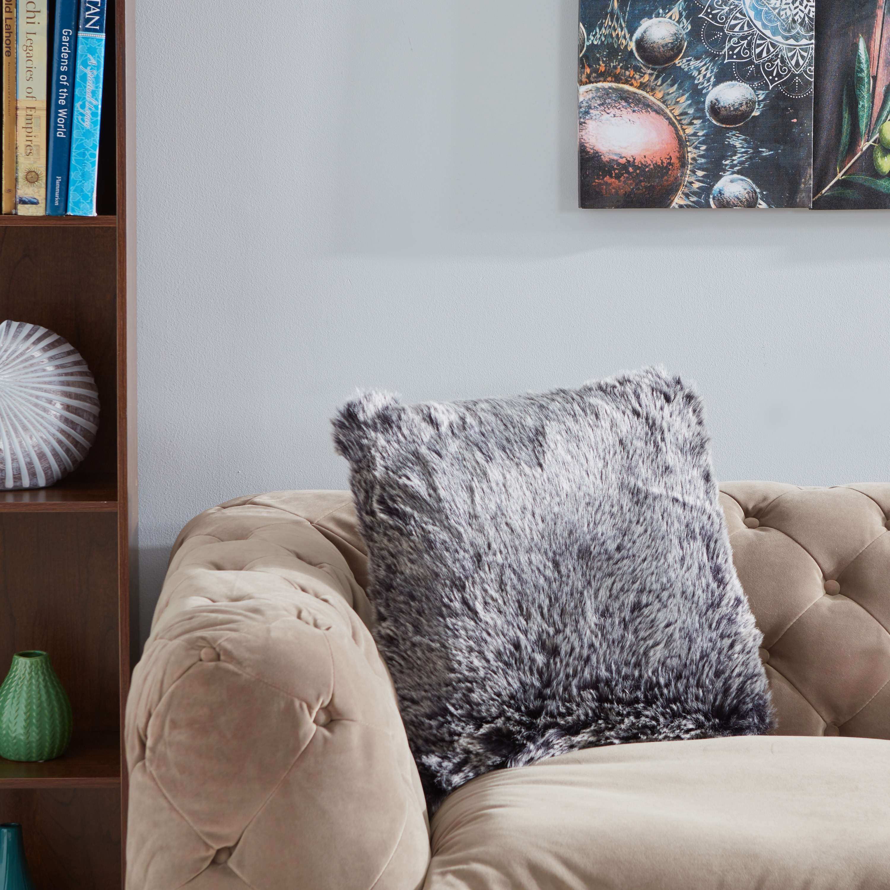 وسادة من جلد الأغنام الصناعي - 45x45 سم-hbxlivingroom-furnishings-cushionsandcovers-filledcushions-image-3
