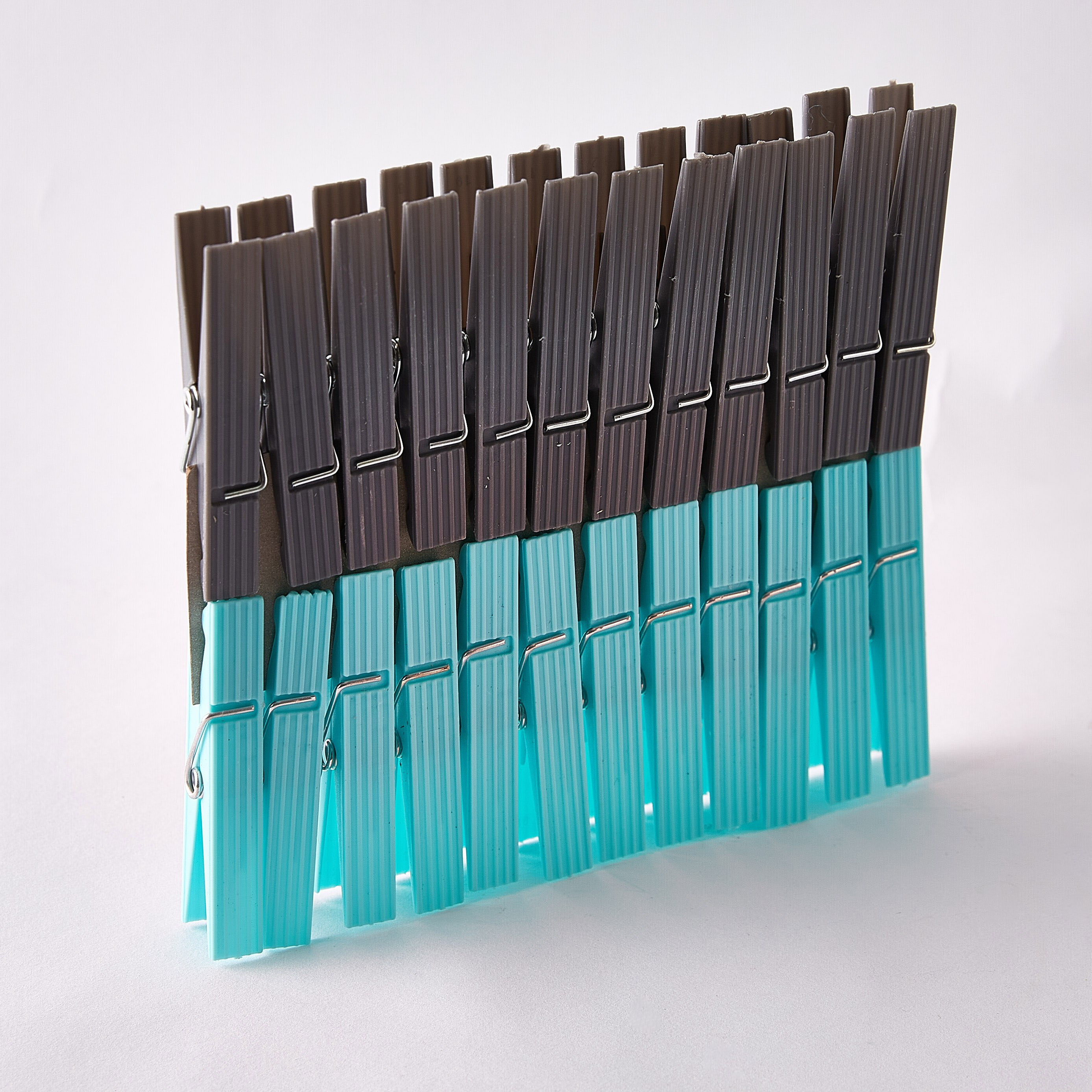 مشابك ملابس بلاستيك إلينا - طقم من ٢٤ قطعة-hbxhomeware-bathandlaundry-clothesdryingracks-image-4