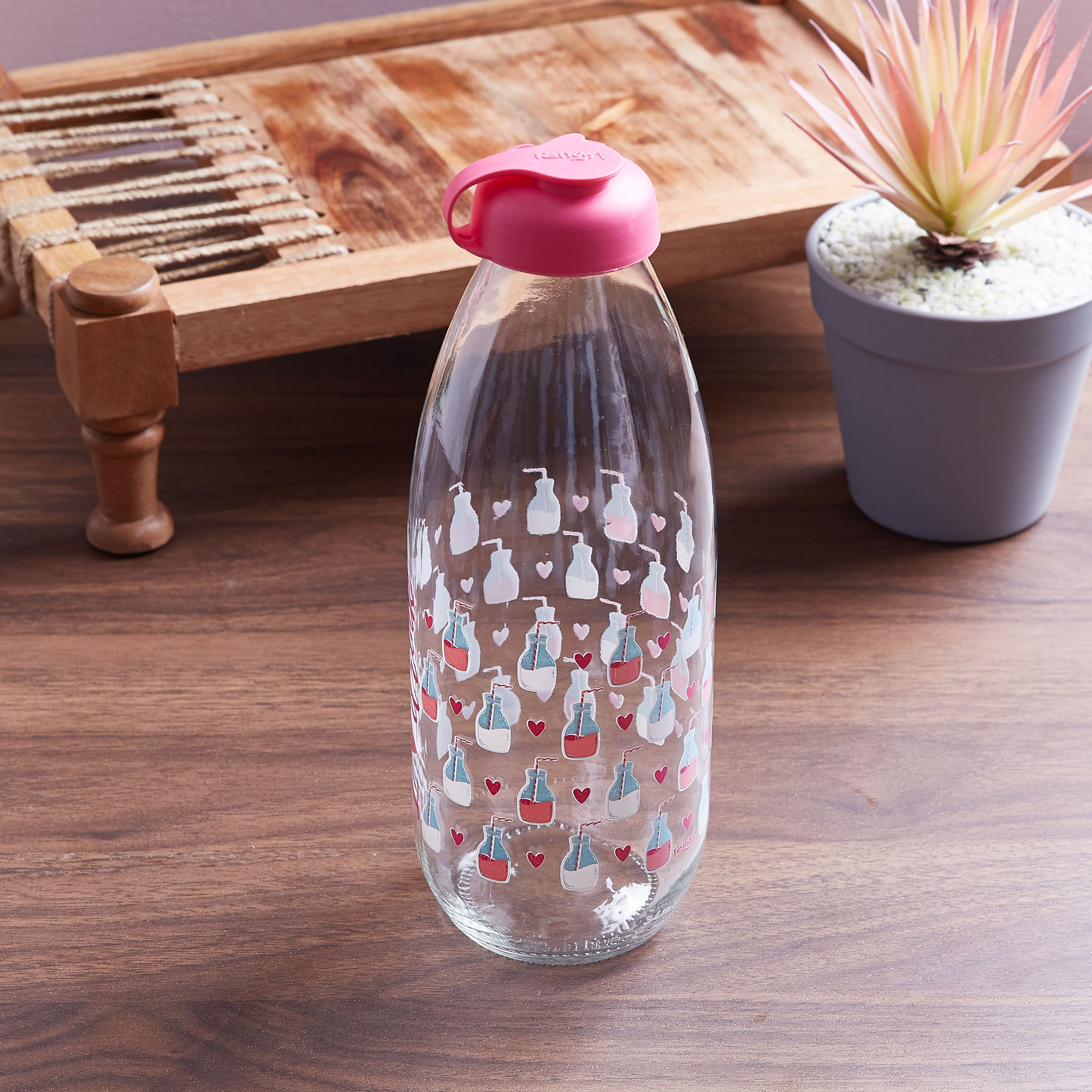 قارورة حليب بطبعات من أوستن - 1 لتر-hbxhomeware-diningandtabletop-bottles-image-1