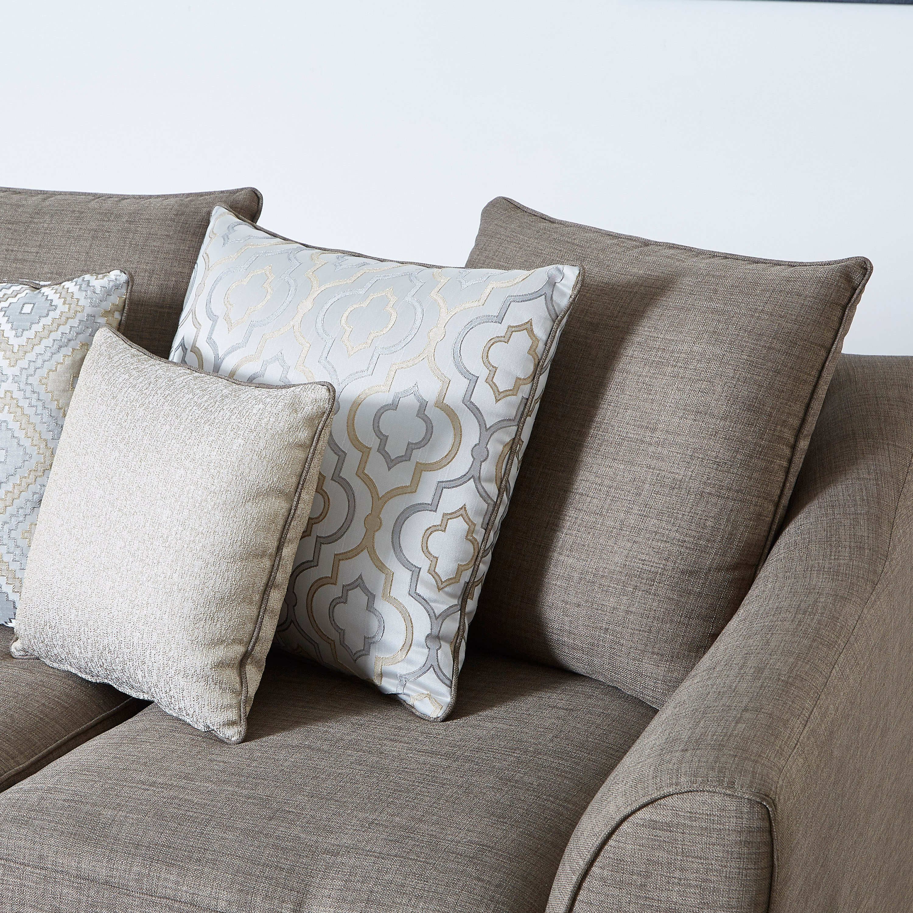 كنبة بـ3 مقاعد مع 8 وسائد مبعثرة من دوسيلا-hbxlivingroom-sofasandarmchairs-sofas-image-3