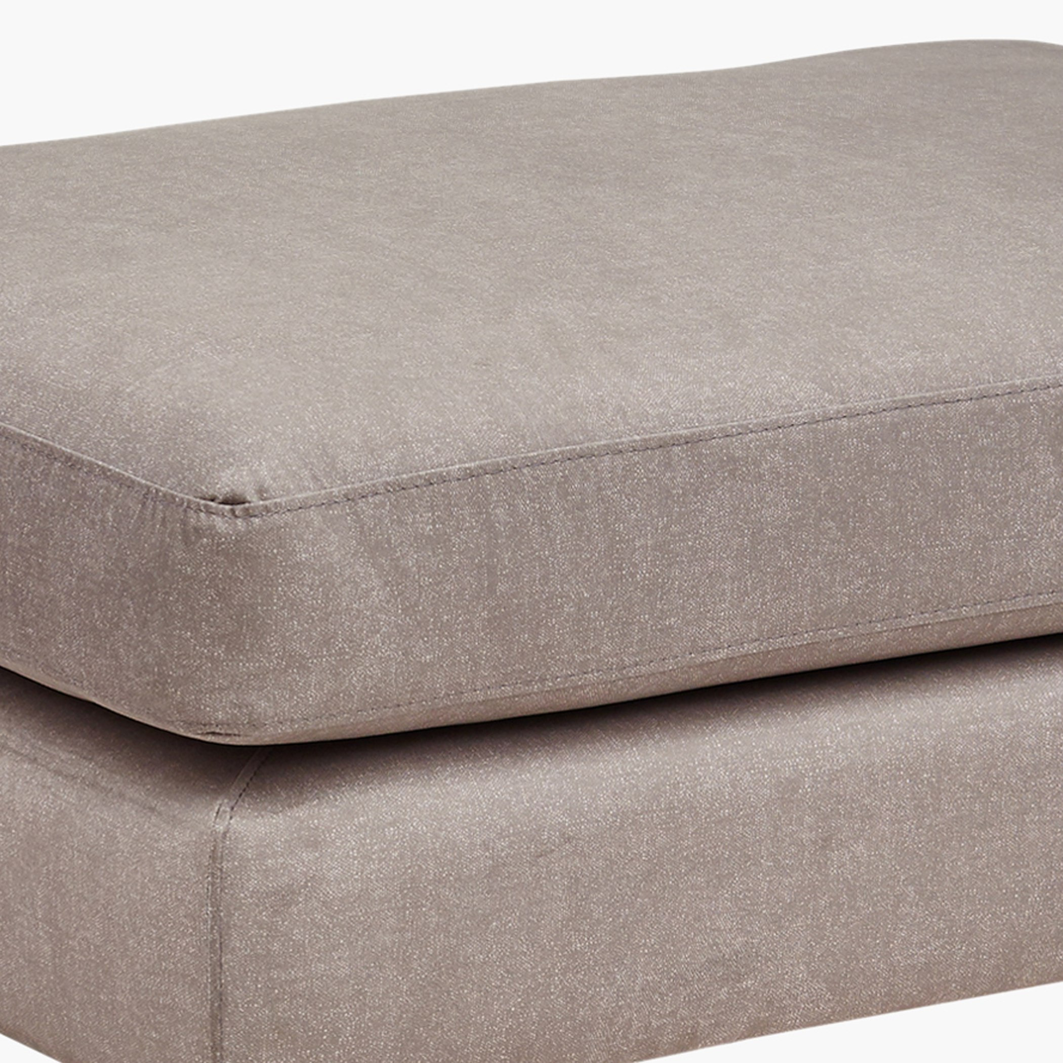 مسند قدم قماشي بارز الملمس من ساندلر-hbxlivingroom-sofasandarmchairs-ottomansandfootstools-image-2