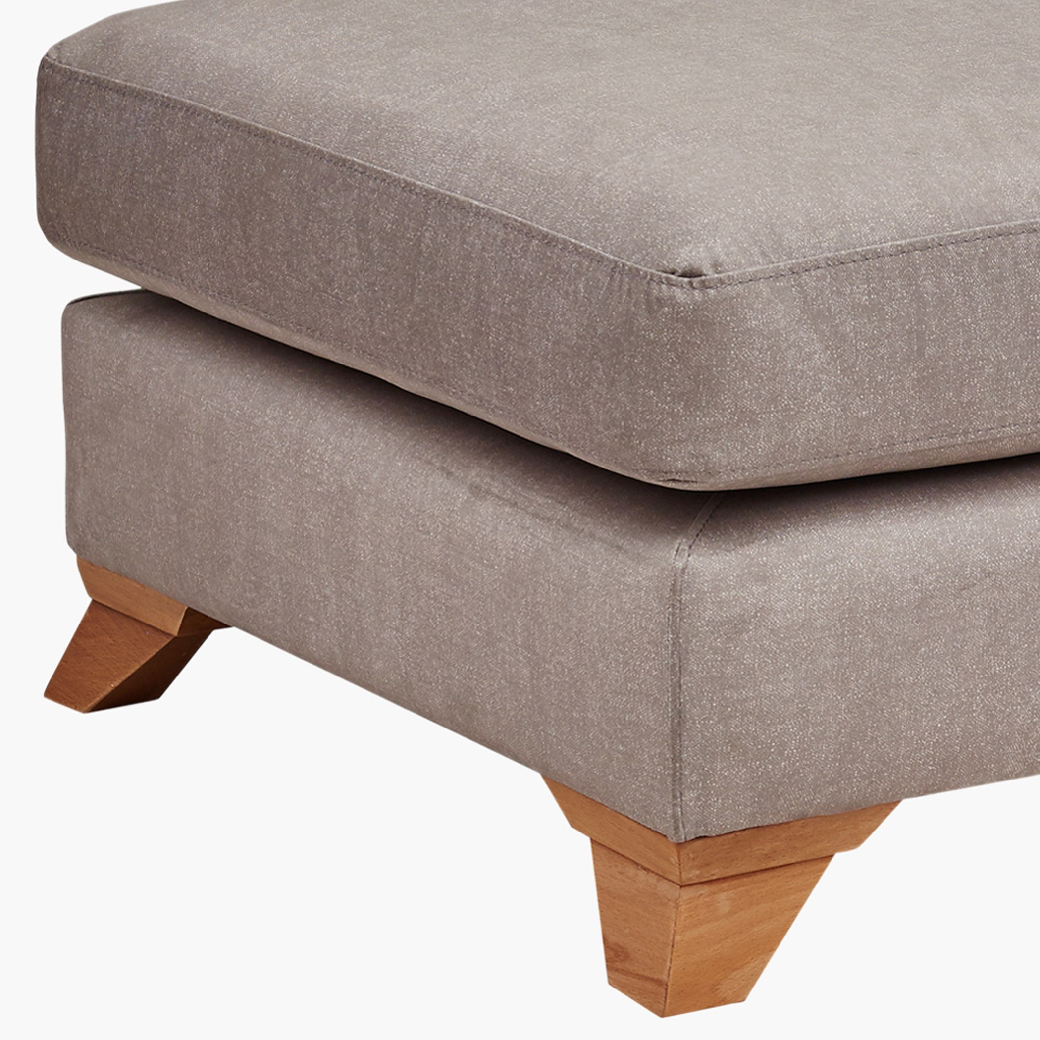 مسند قدم قماشي بارز الملمس من ساندلر-hbxlivingroom-sofasandarmchairs-ottomansandfootstools-image-3