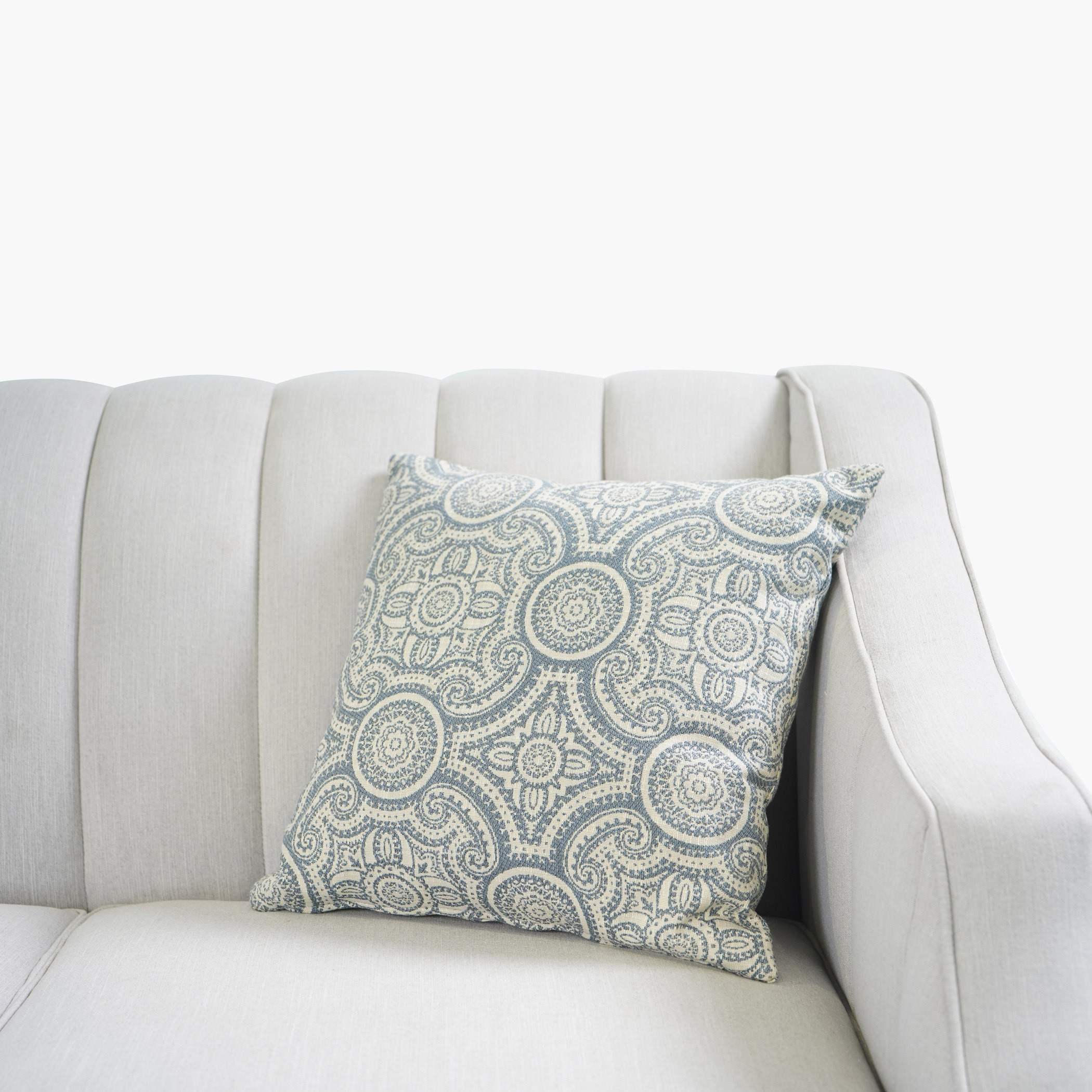 كرسي قماشي مقعد واحد بمساند ذراعين من فريدا-hbxlivingroom-sofasandarmchairs-sofas-image-5