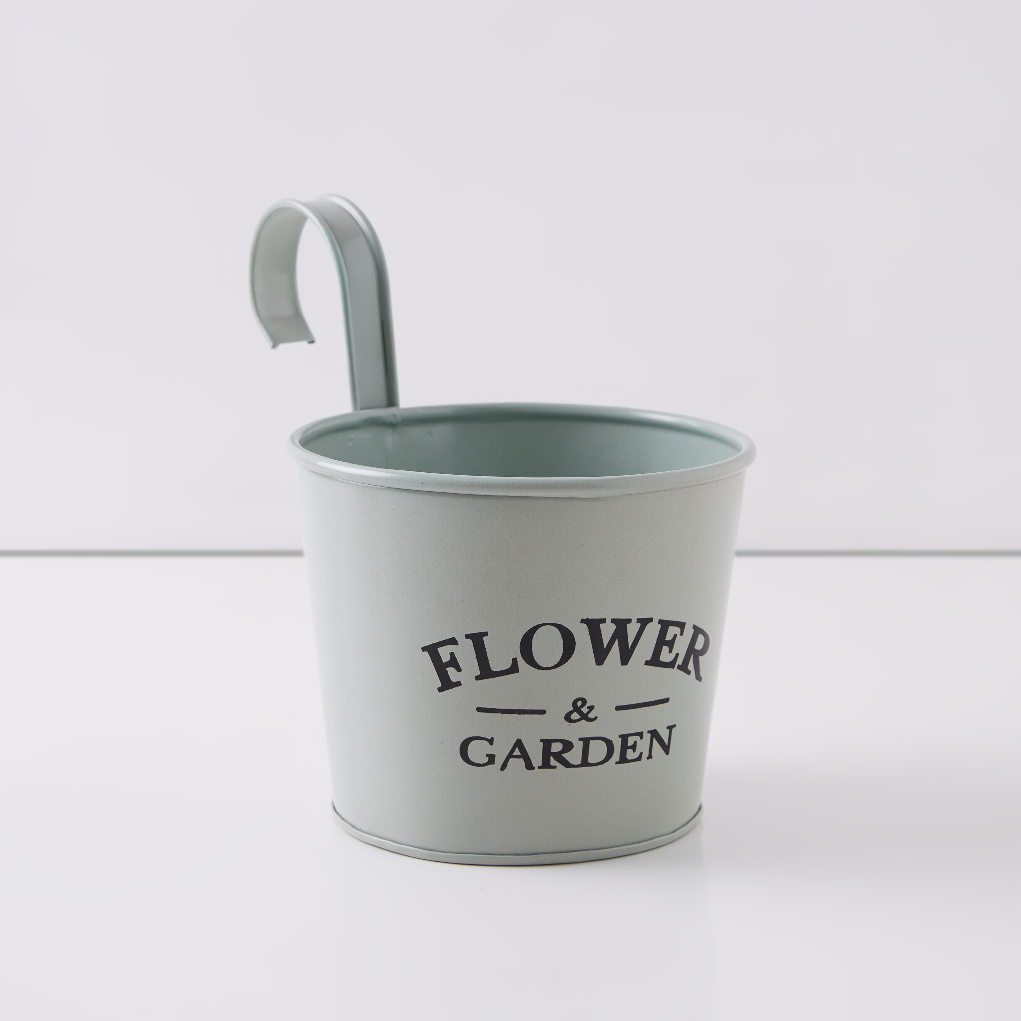 إصيص زرع معدني بتفاصيل تايبوجرافي-hbxdecorandfurnishings-homeaccessories-artificialflowersandplants-image-5