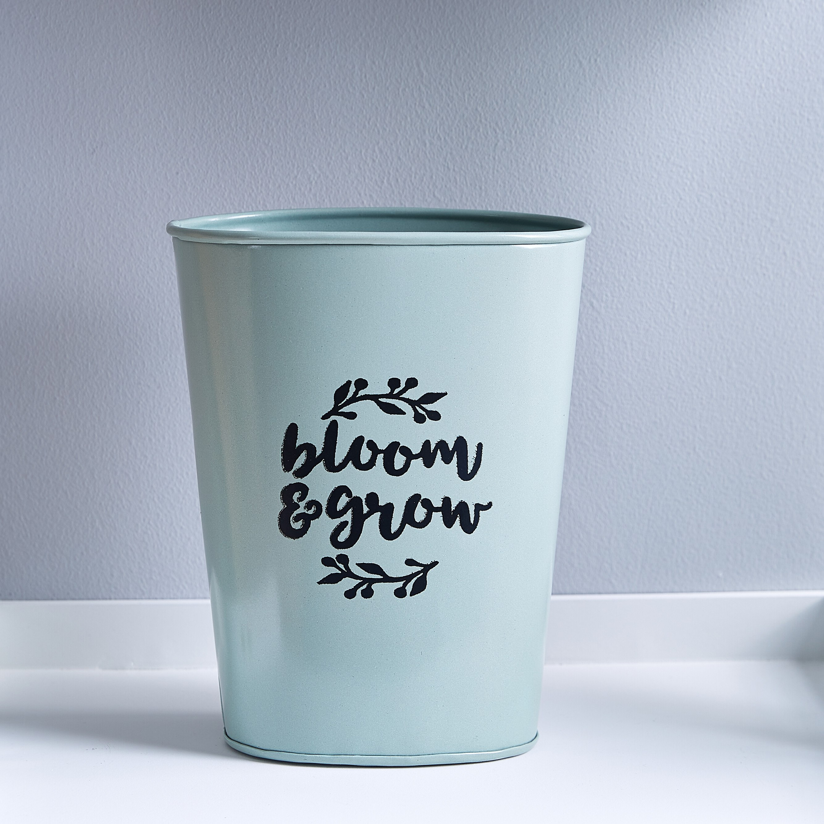 إصيص زرع معدني بتفاصيل تايبوجرافي-hbxdecorandfurnishings-homeaccessories-artificialflowersandplants-image-1