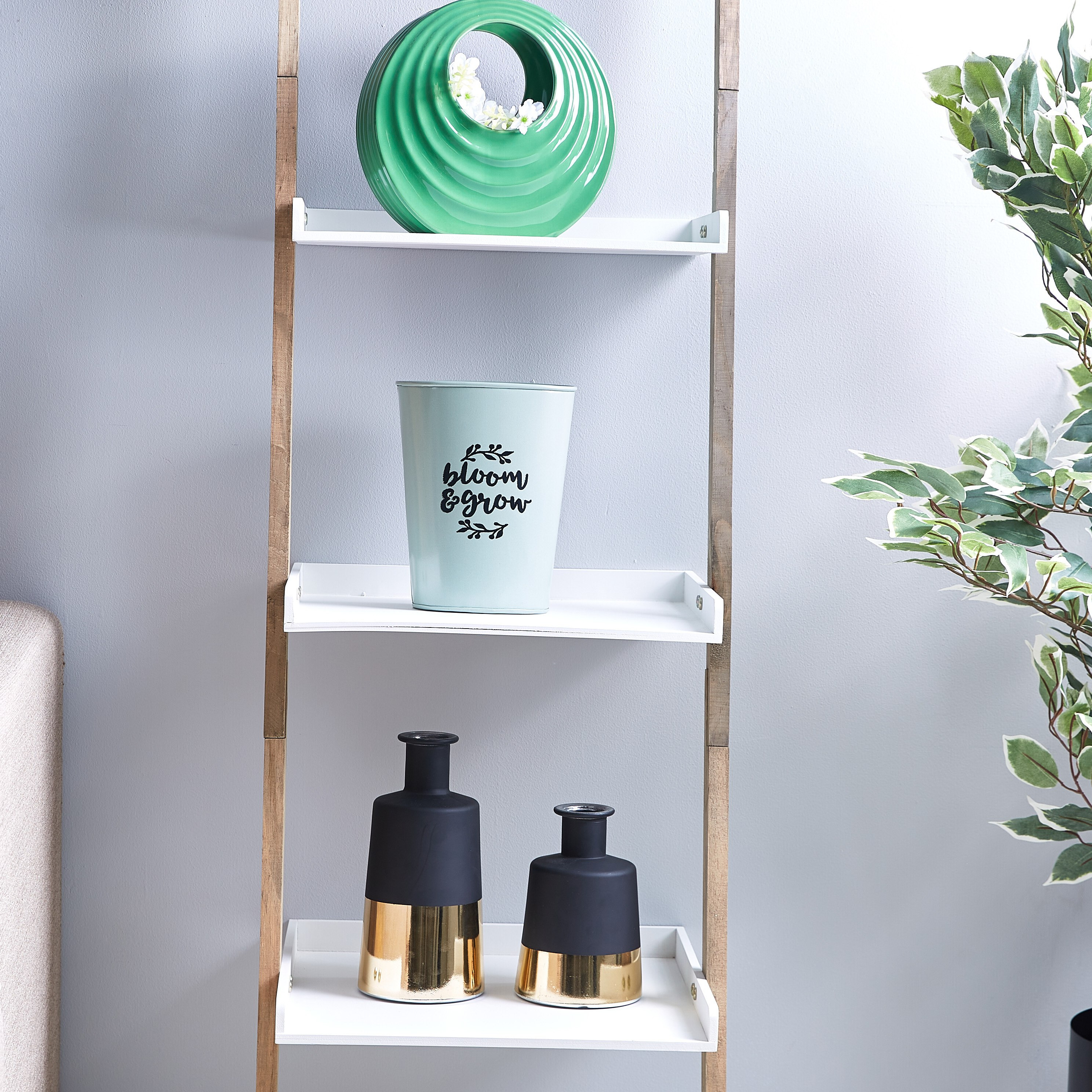 إصيص زرع معدني بتفاصيل تايبوجرافي-hbxdecorandfurnishings-homeaccessories-artificialflowersandplants-image-3
