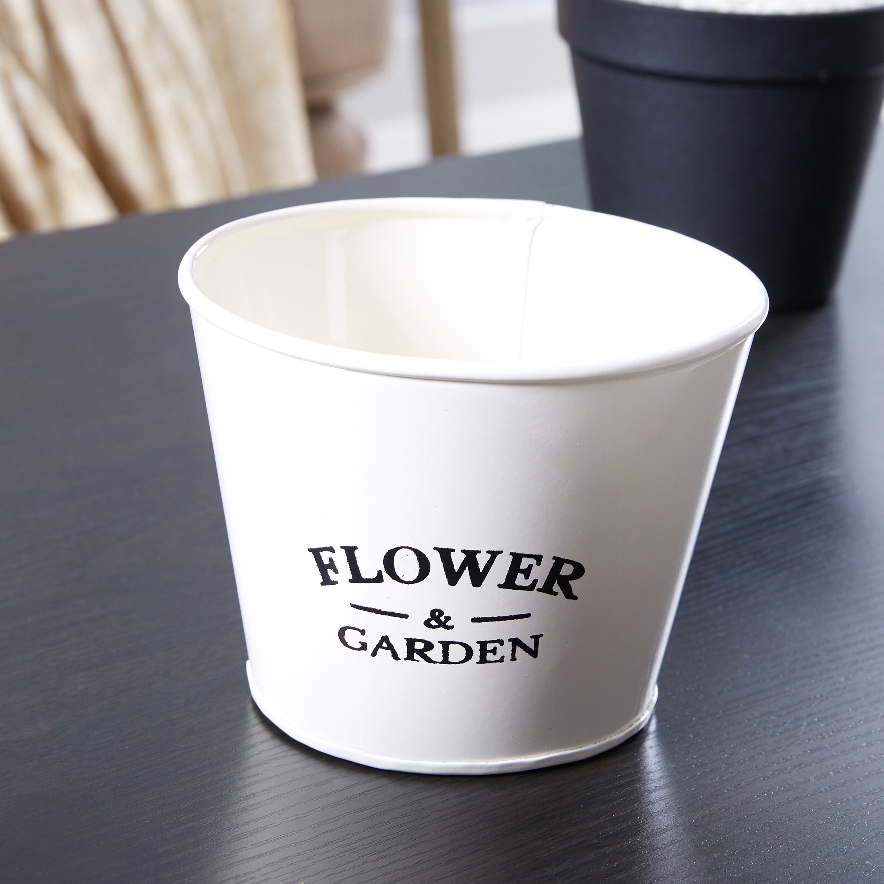 إصيص زرع معدني بتفاصيل تايبوجرافية من بيتال-hbxdecorandfurnishings-homeaccessories-artificialflowersandplants-image-2