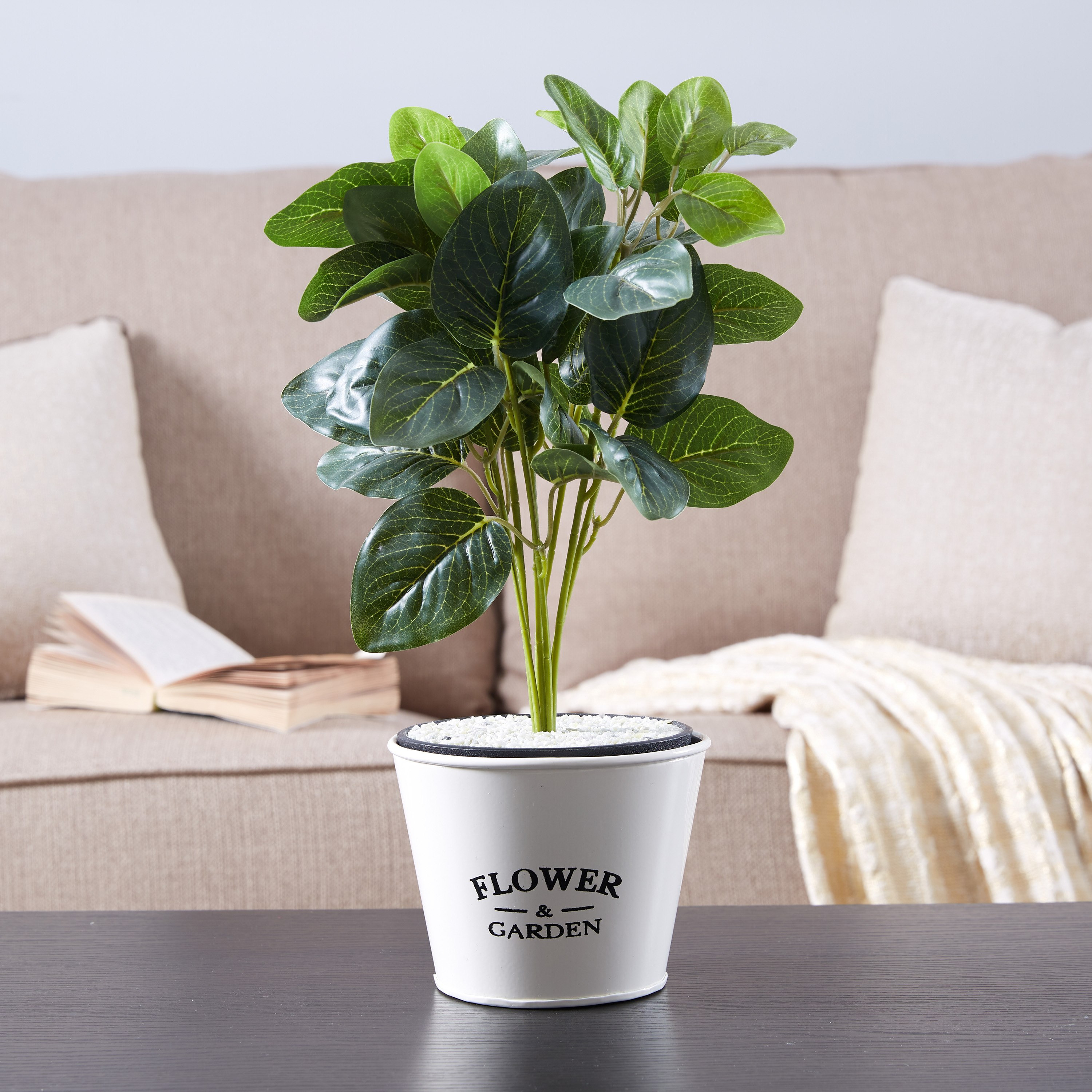 إصيص زرع معدني بتفاصيل تايبوجرافية من بيتال-hbxdecorandfurnishings-homeaccessories-artificialflowersandplants-image-3