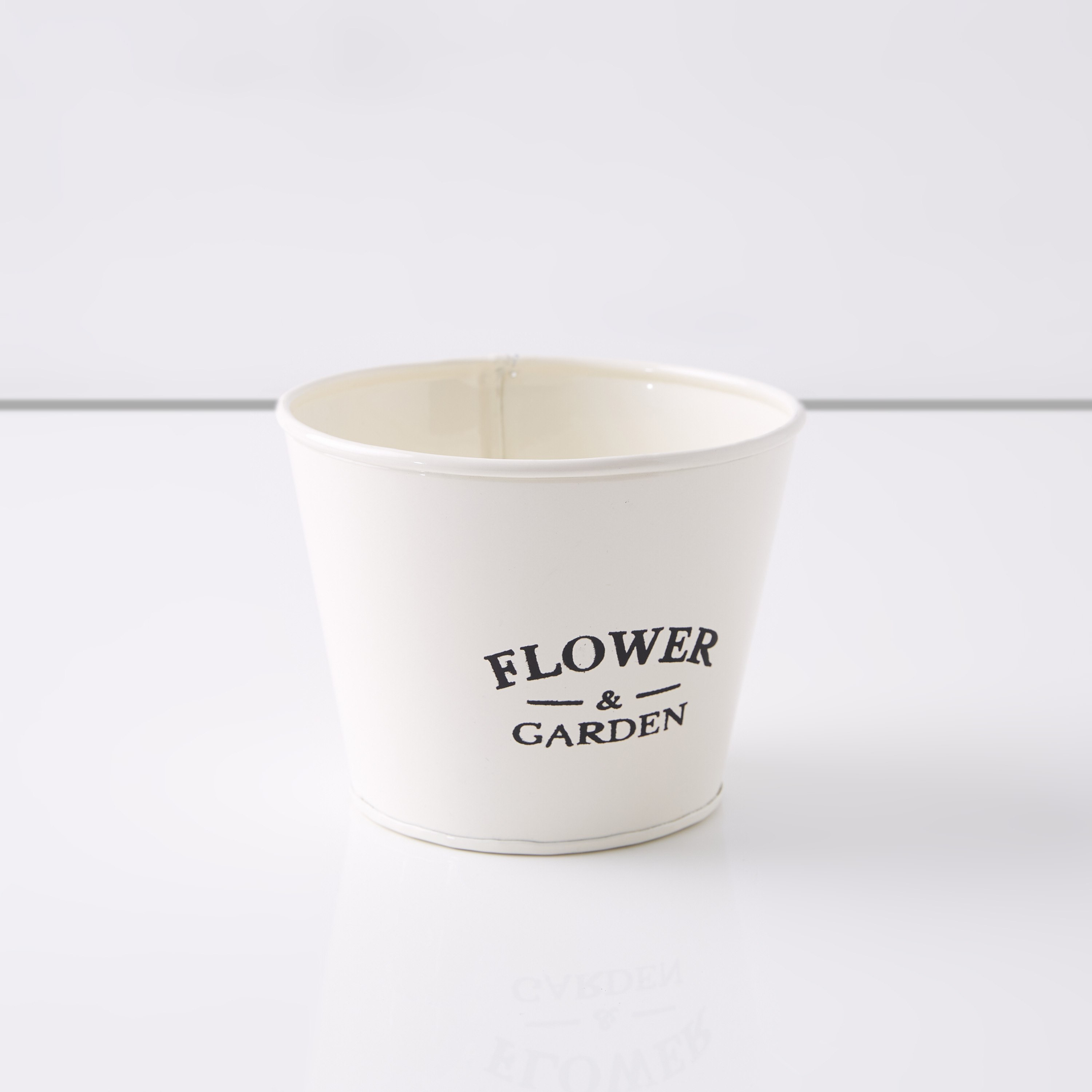 إصيص زرع معدني بتفاصيل تايبوجرافية من بيتال-hbxdecorandfurnishings-homeaccessories-artificialflowersandplants-image-5