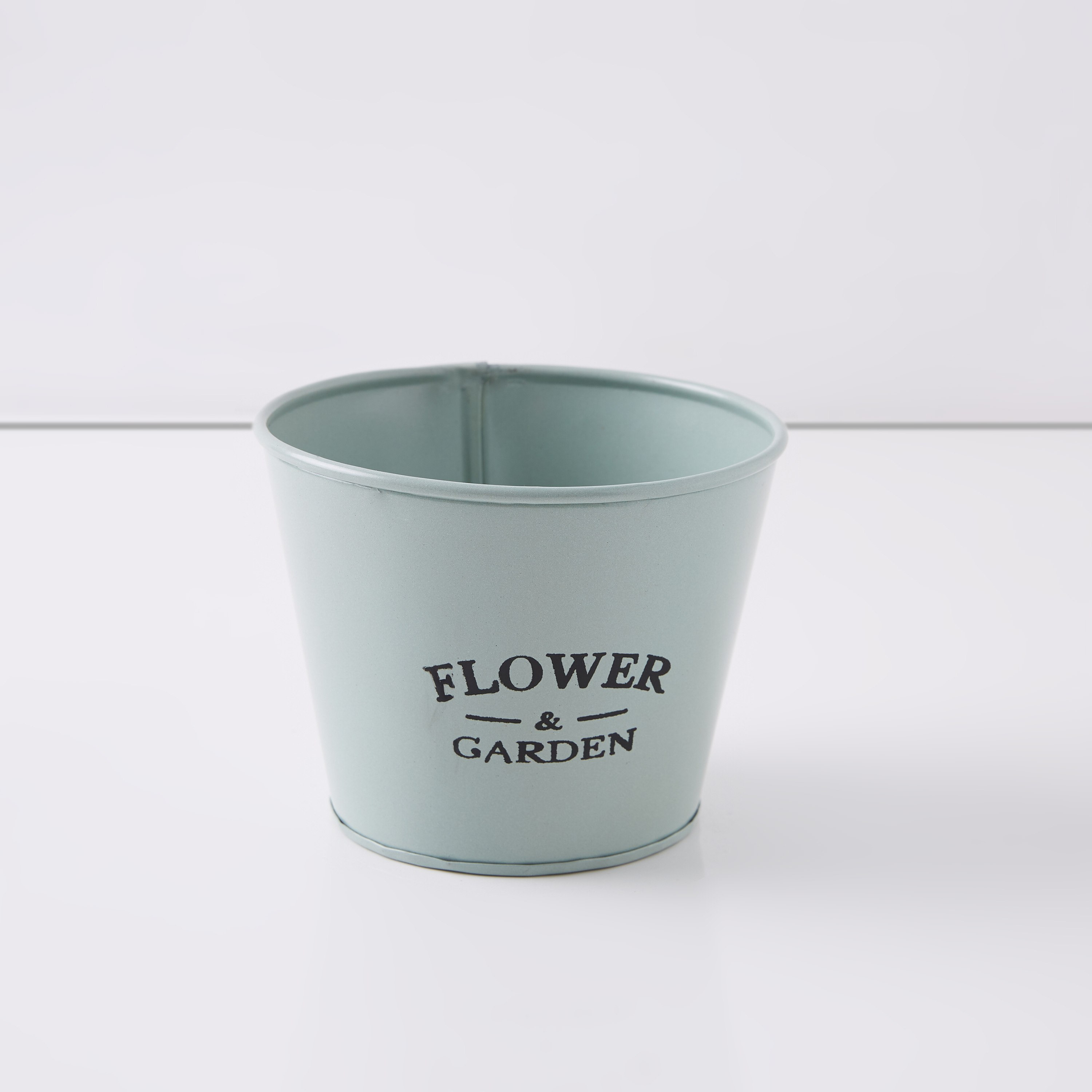 إصيص زرع معدني بتفاصيل تايبوجرافي-hbxdecorandfurnishings-homeaccessories-artificialflowersandplants-image-5