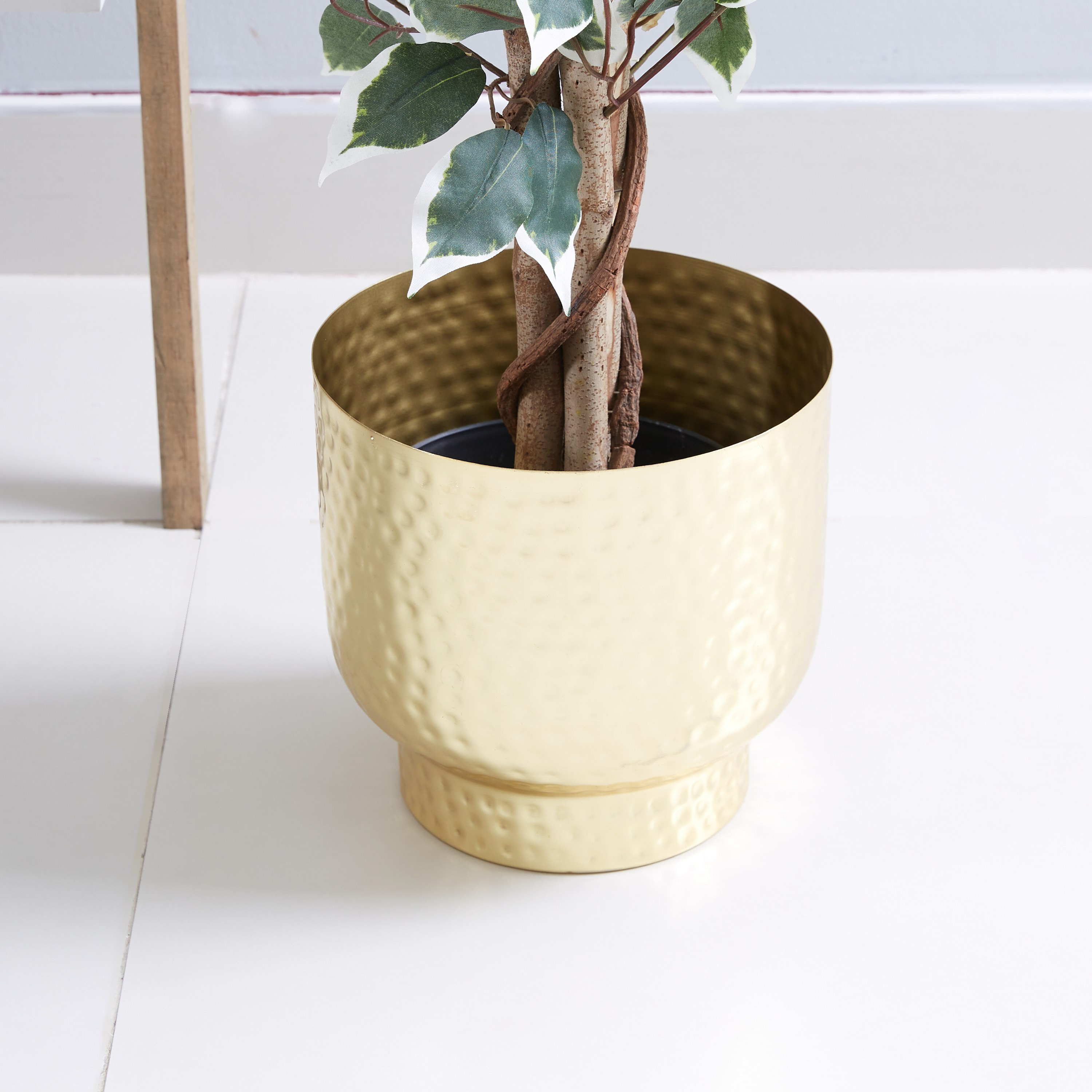 إناء زرع مطروق ديكور من بوبي-hbxdecorandfurnishings-homeaccessories-artificialflowersandplants-image-1