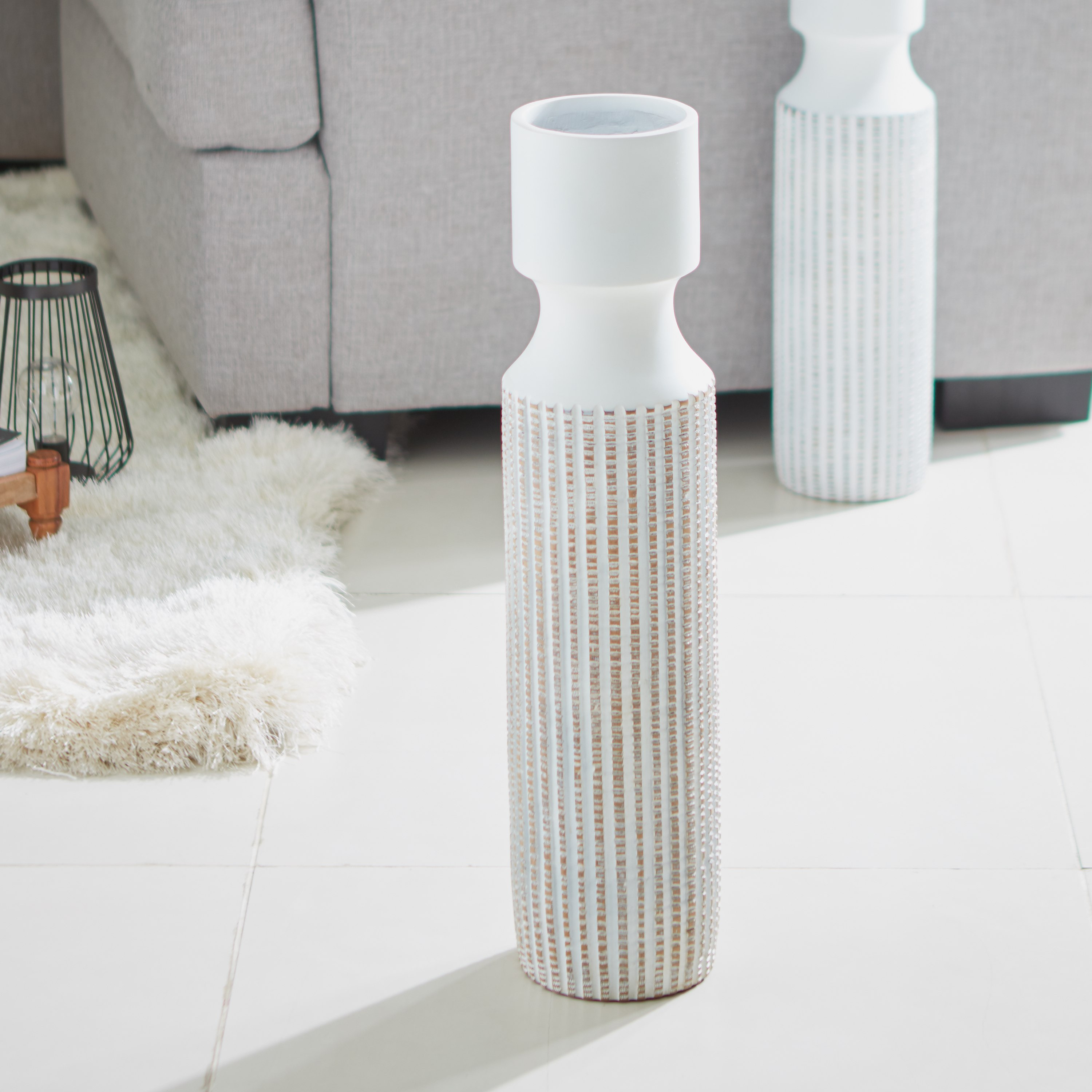 مزهرية منقوشة من دالي-hbxbedroom-decorandaccessories-vases-image-2