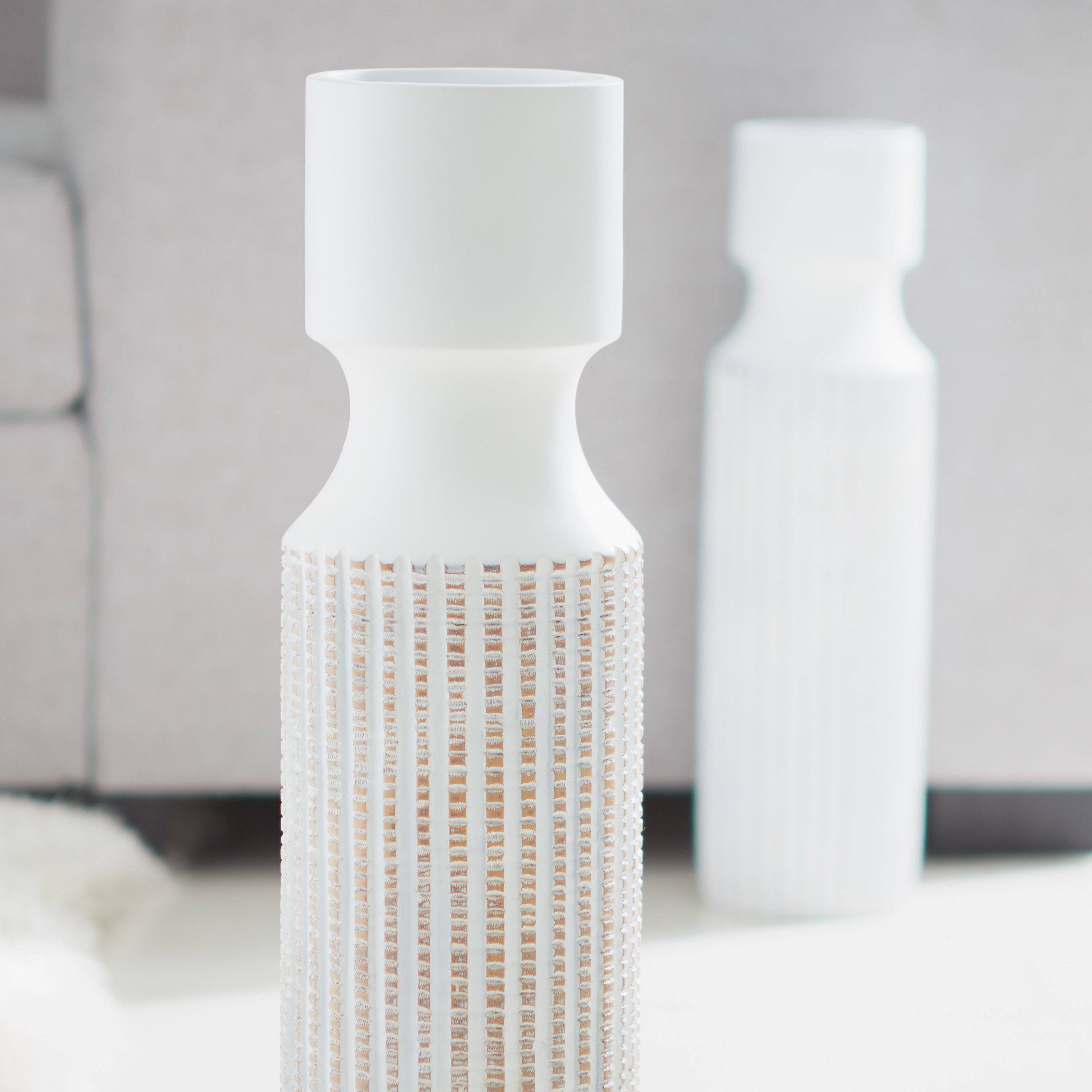 مزهرية منقوشة من دالي-hbxbedroom-decorandaccessories-vases-image-3