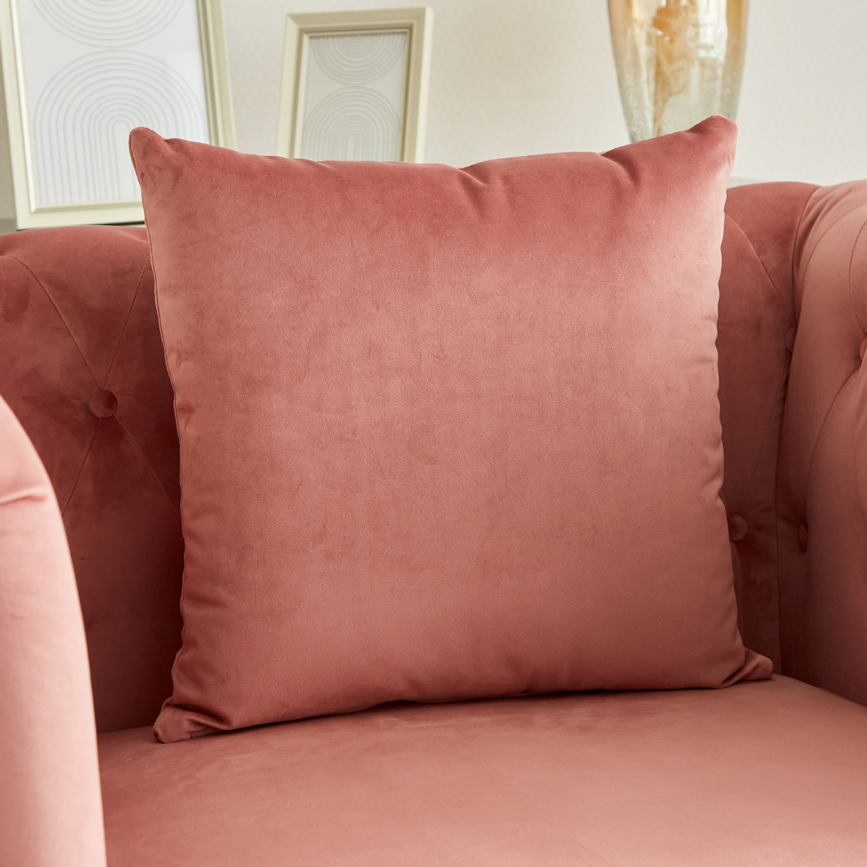كرسي مخملي معنقد بمساند ذراعين مع وسادة من صوفيا-hbxlivingroom-sofasandarmchairs-sofas-image-4