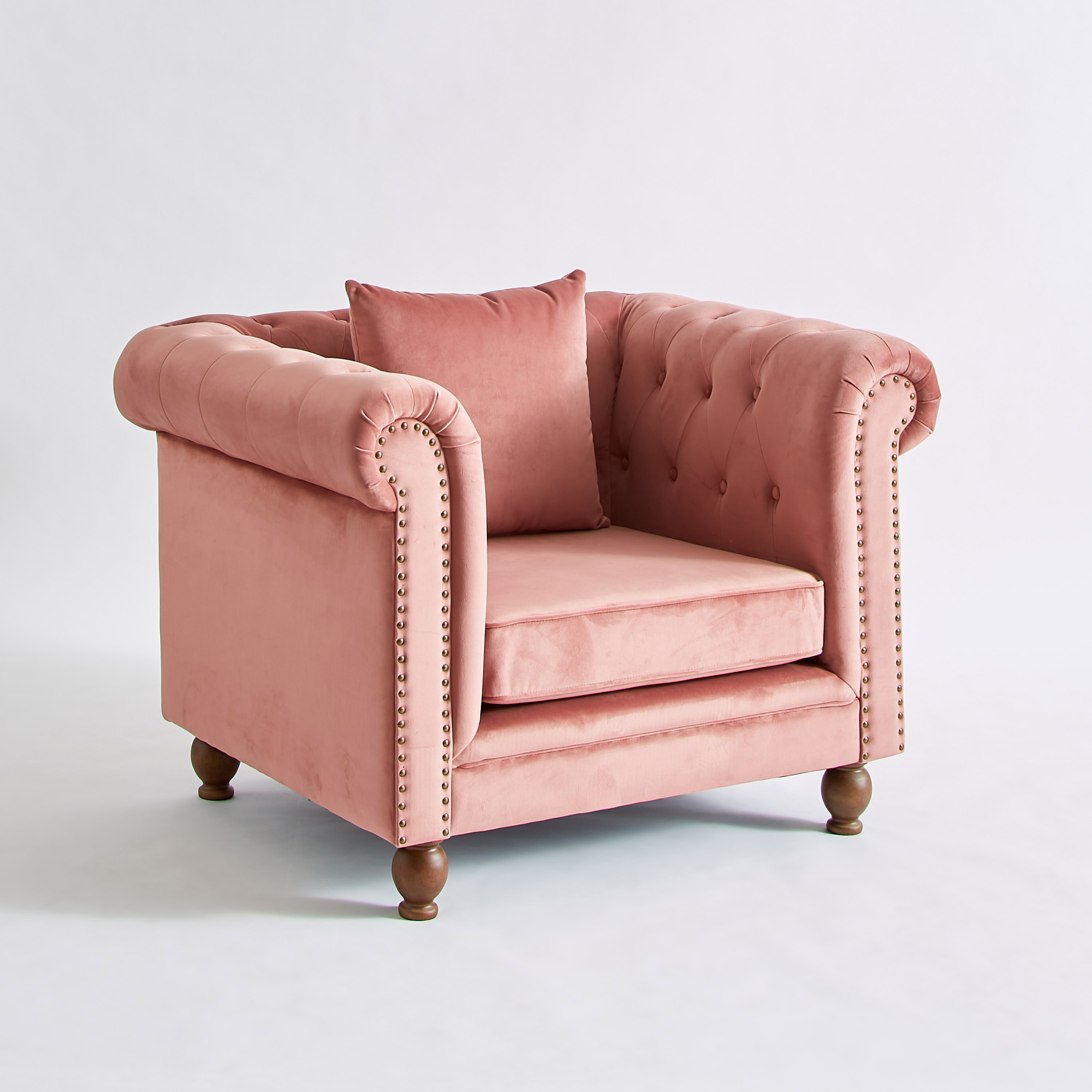 كرسي مخملي معنقد بمساند ذراعين مع وسادة من صوفيا-hbxlivingroom-sofasandarmchairs-sofas-image-7