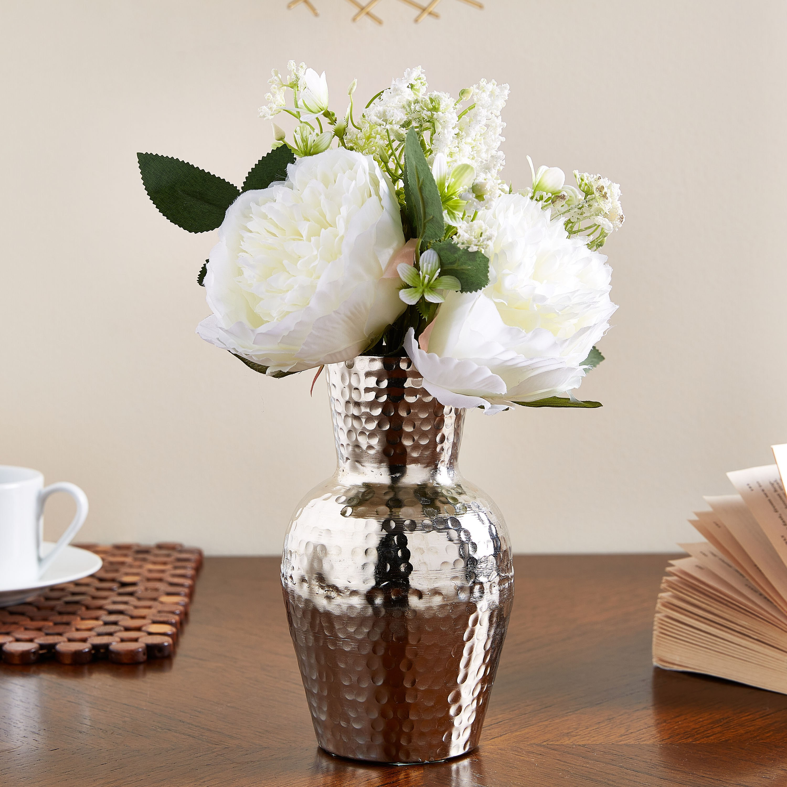 مزهرية ميتاليك بتشطيب مطروق-hbxbedroom-decorandaccessories-vases-image-2