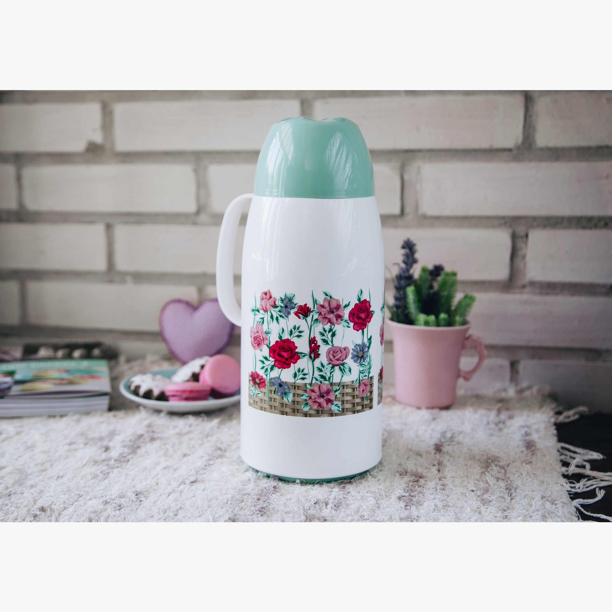 قارورة حرارية بطبعات زهور من إنفيكتا - 1 لتر-hbxhomeware-diningandtabletop-coffeeandteasets-image-2