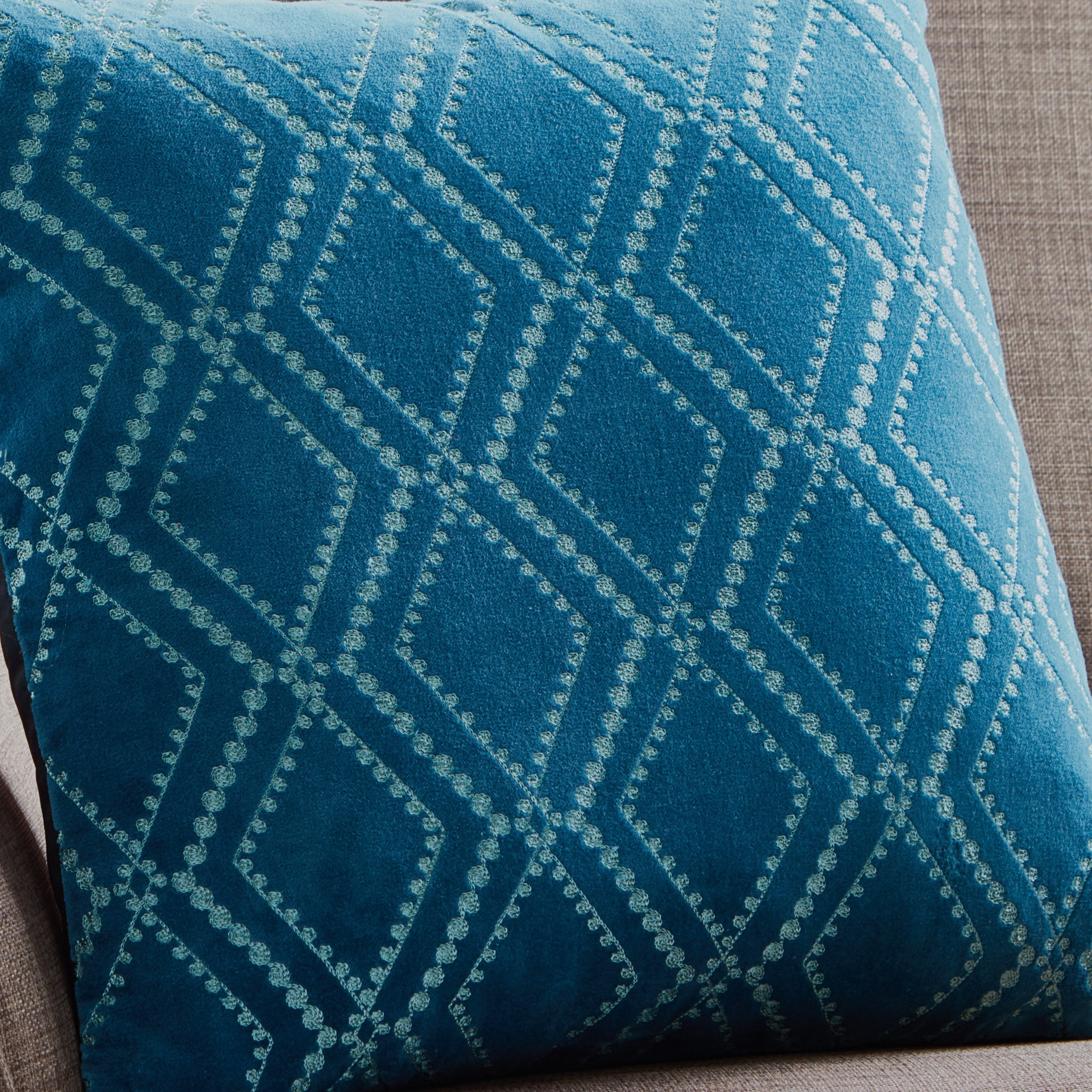 غطاء وسادة مطرّز من لوران- 40x40 سم-hbxhomeware-cushionsandcovers-cushioncovers-image-2
