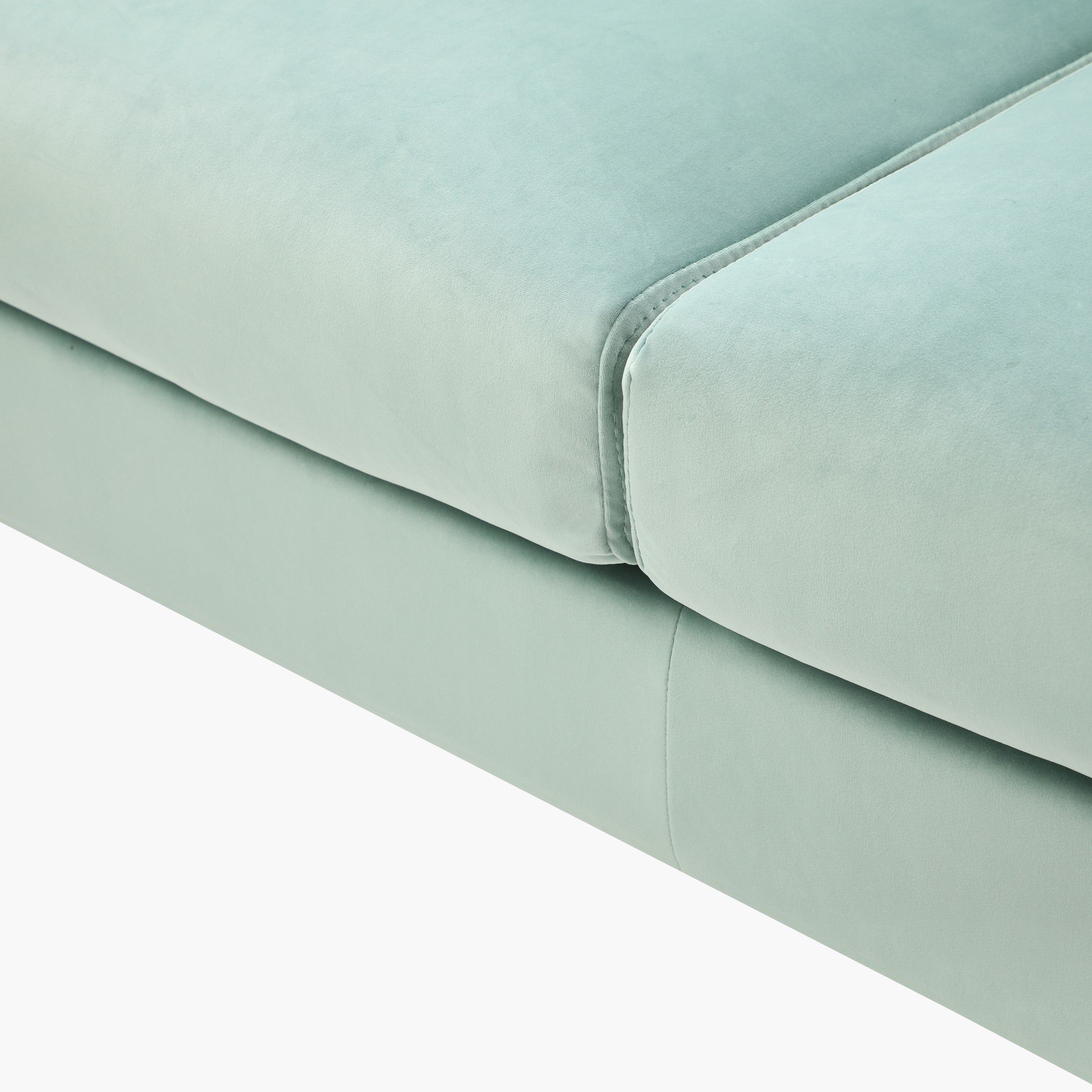 كنبة معنقدة بمقعدين ووسائد منفصلة من أورو-hbxlivingroom-sofasandarmchairs-sofas-image-6