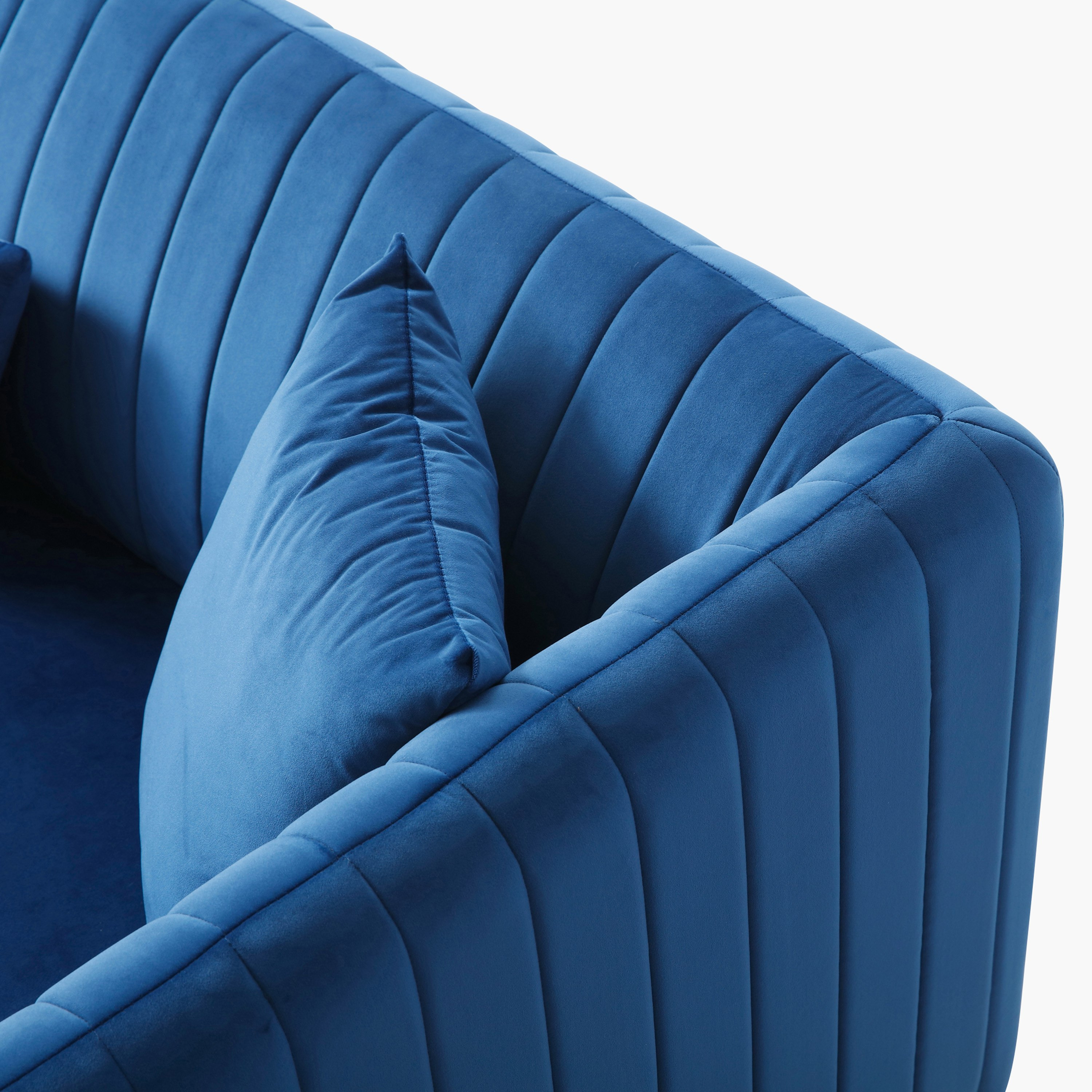 كنبة بمقعدين ووسائد مبعثرة من مودينا-hbxlivingroom-sofasandarmchairs-sofas-image-6