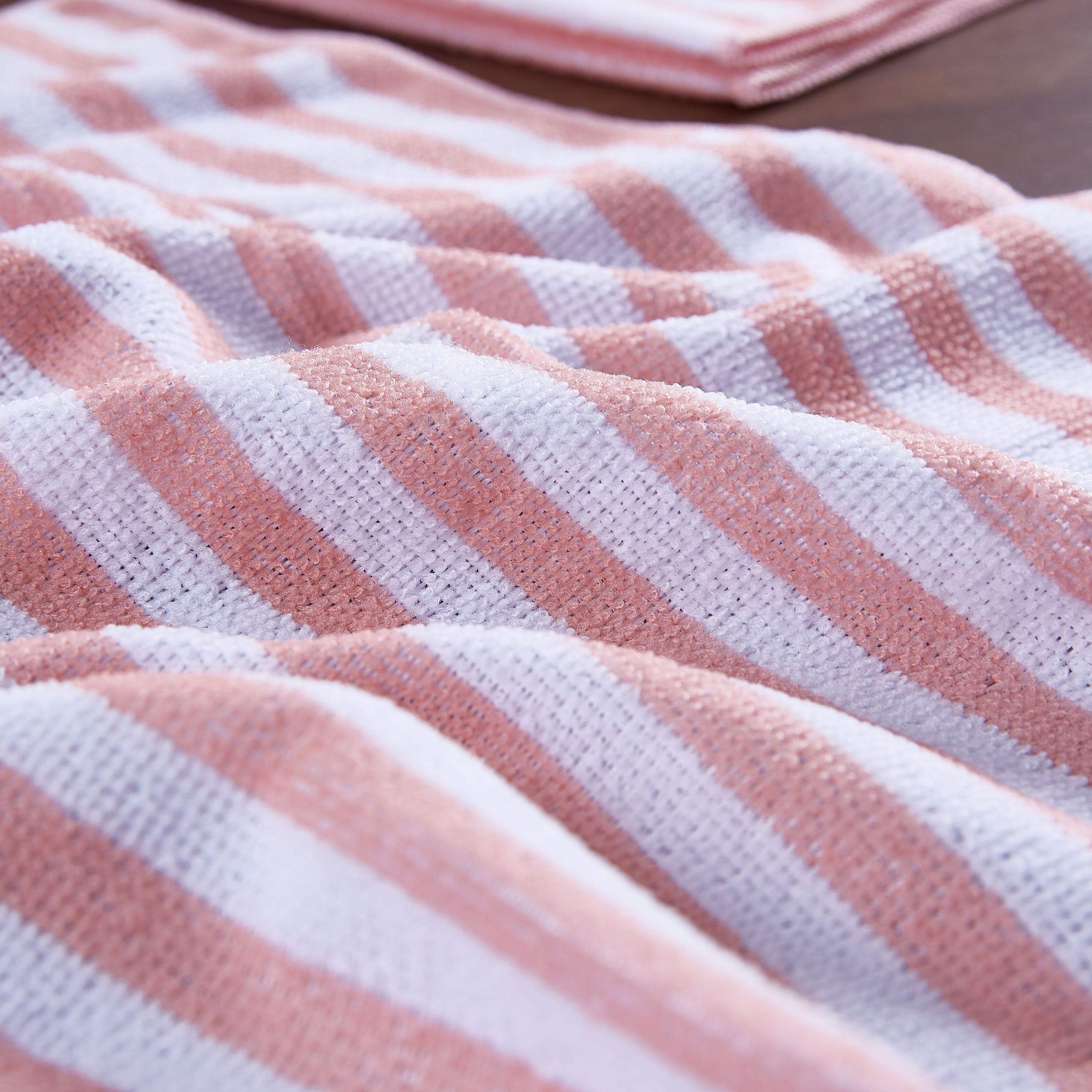 مناشف مطبخ بارزة الملمس من نافيا - طقم من أربع قطع-hbxkitchen-kitchenware-kitchenaccessories-image-2