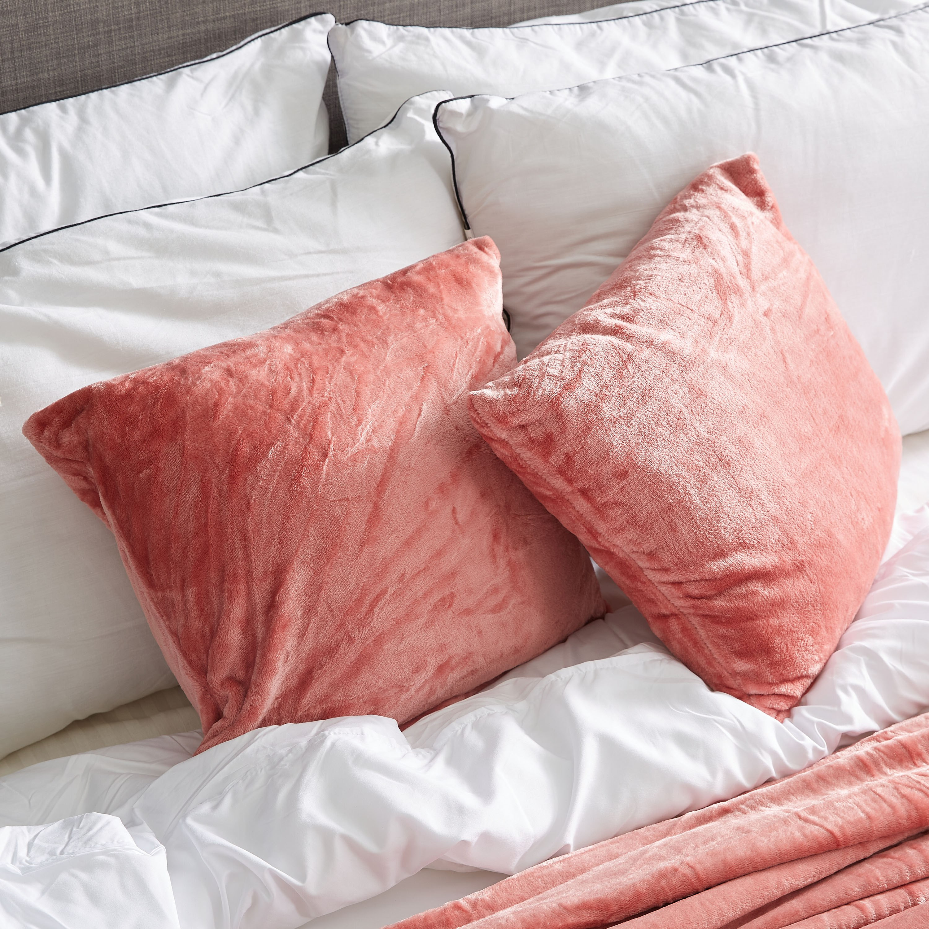 طقم وسادة محشوة قطعتين من لافيش 45x45 سم-hbxlivingroom-furnishings-cushionsandcovers-filledcushions-image-1