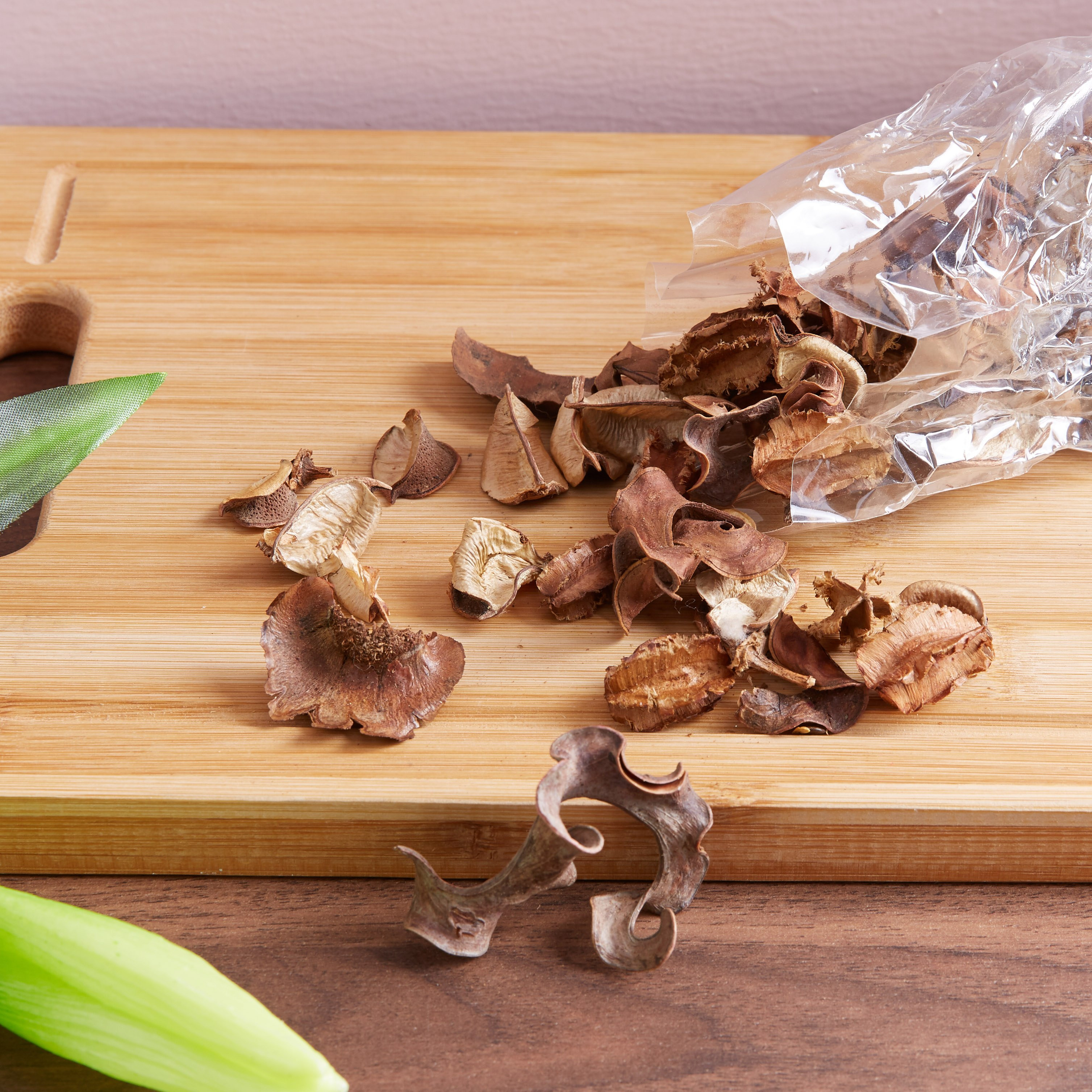 Holly Poutpourri-PROMO_HB_AE_B1G1_250925-image-2