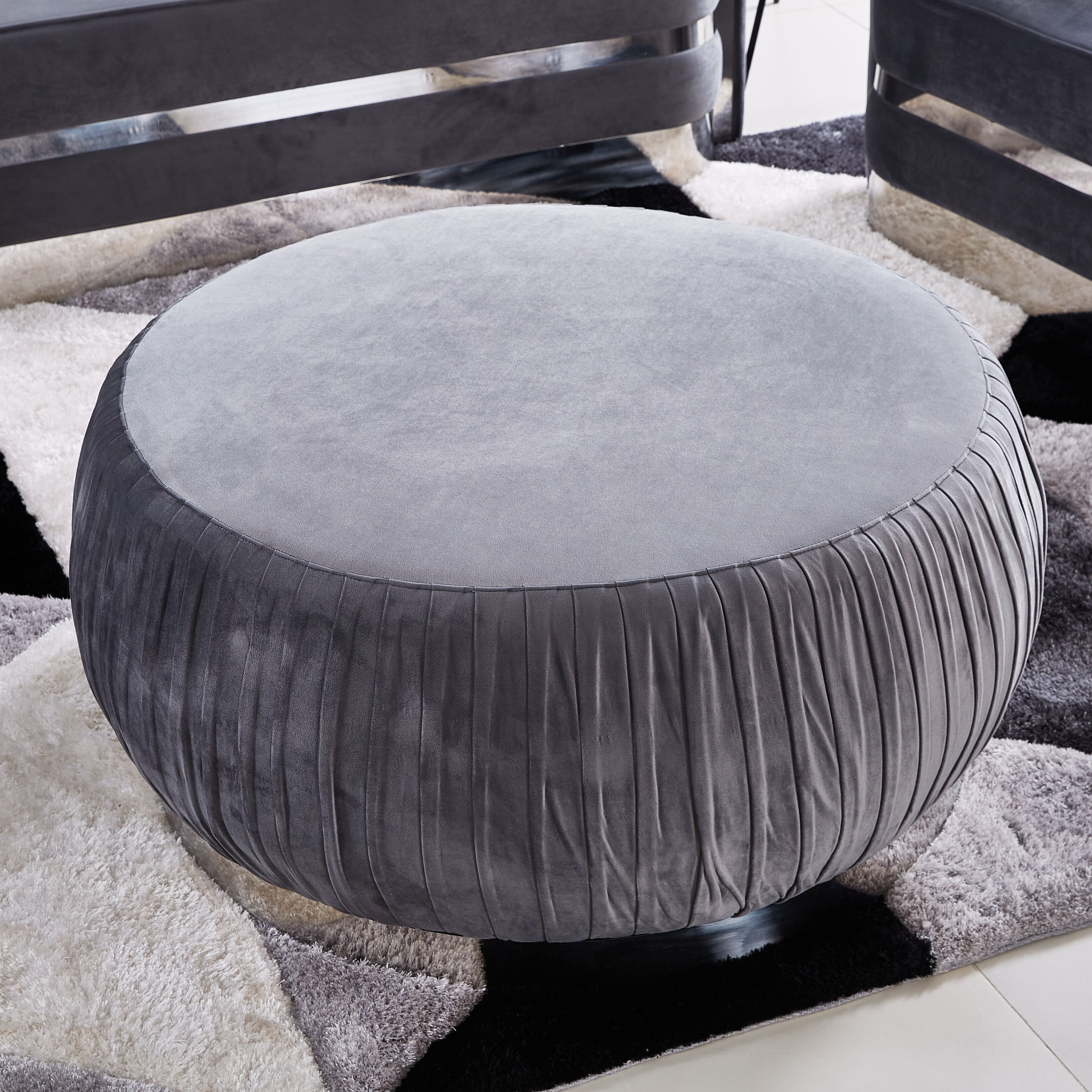 مسند قدم بارز الملمس من جاتسبي-hbxlivingroom-sofasandarmchairs-ottomansandfootstools-image-2
