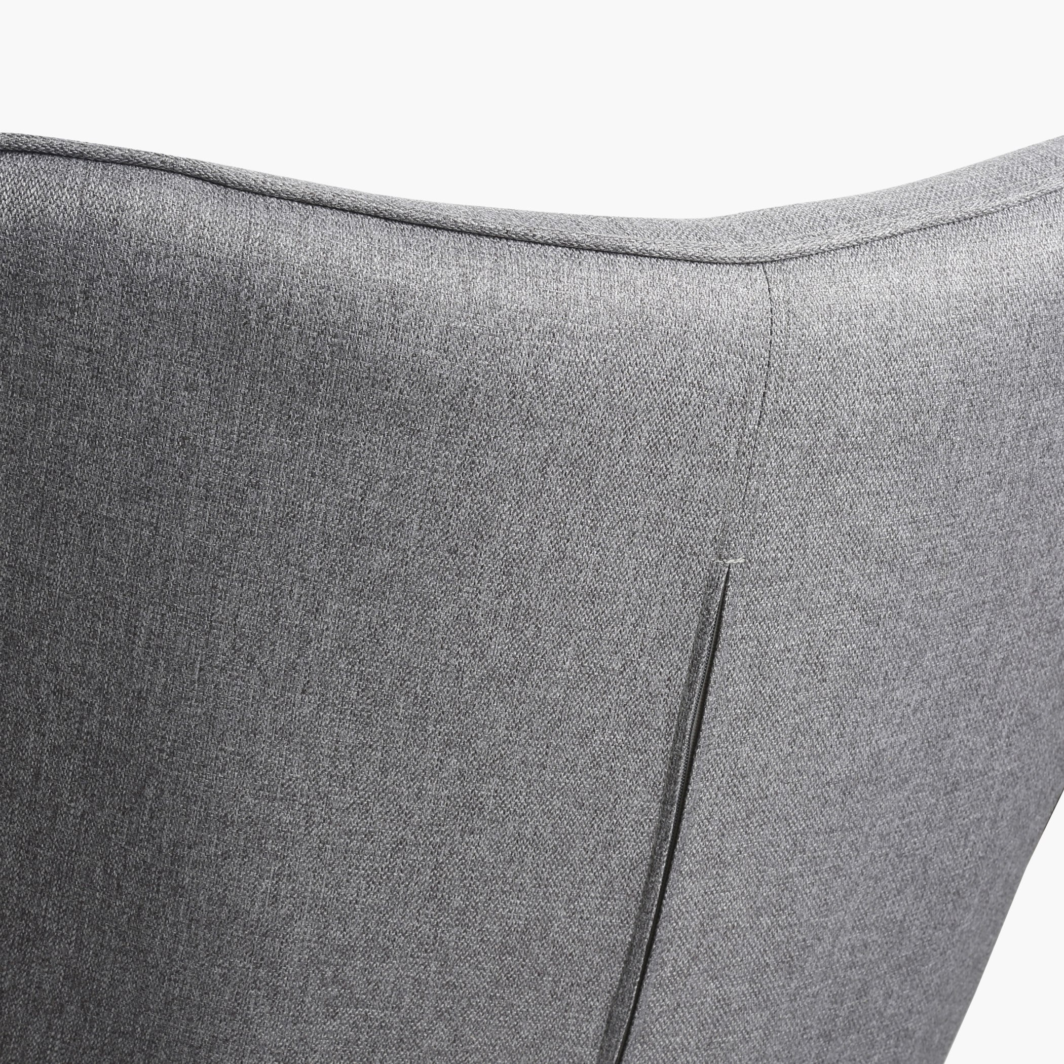 كرسي قماشي ومقعد من إيرنيست-hbxlivingroom-sofasandarmchairs-easychairs-image-6