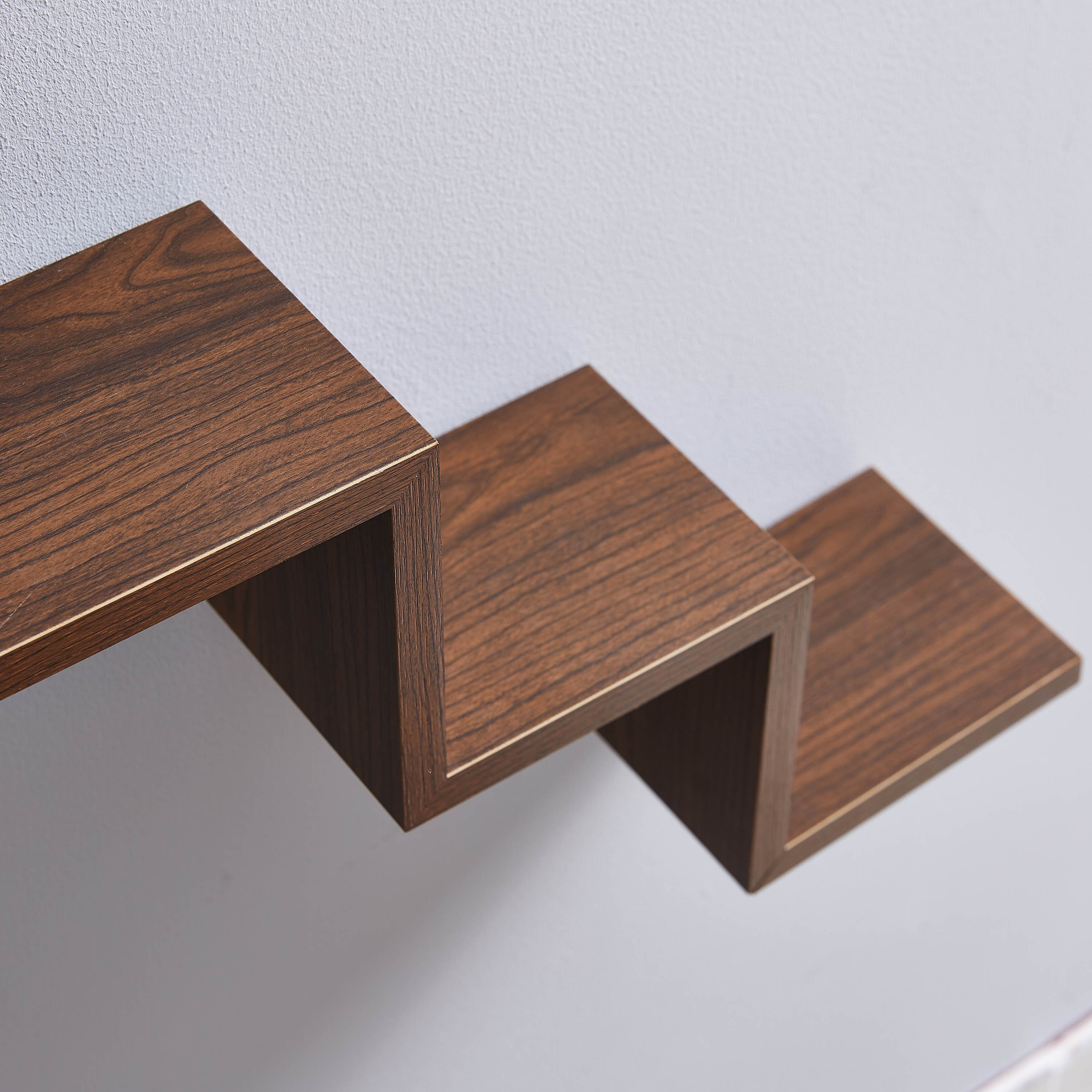 رف بتصميم متعرج من نيكول - 59x12x12 سم-hbxfurniture-mediaunitsandstorage-wallshelves-image-3