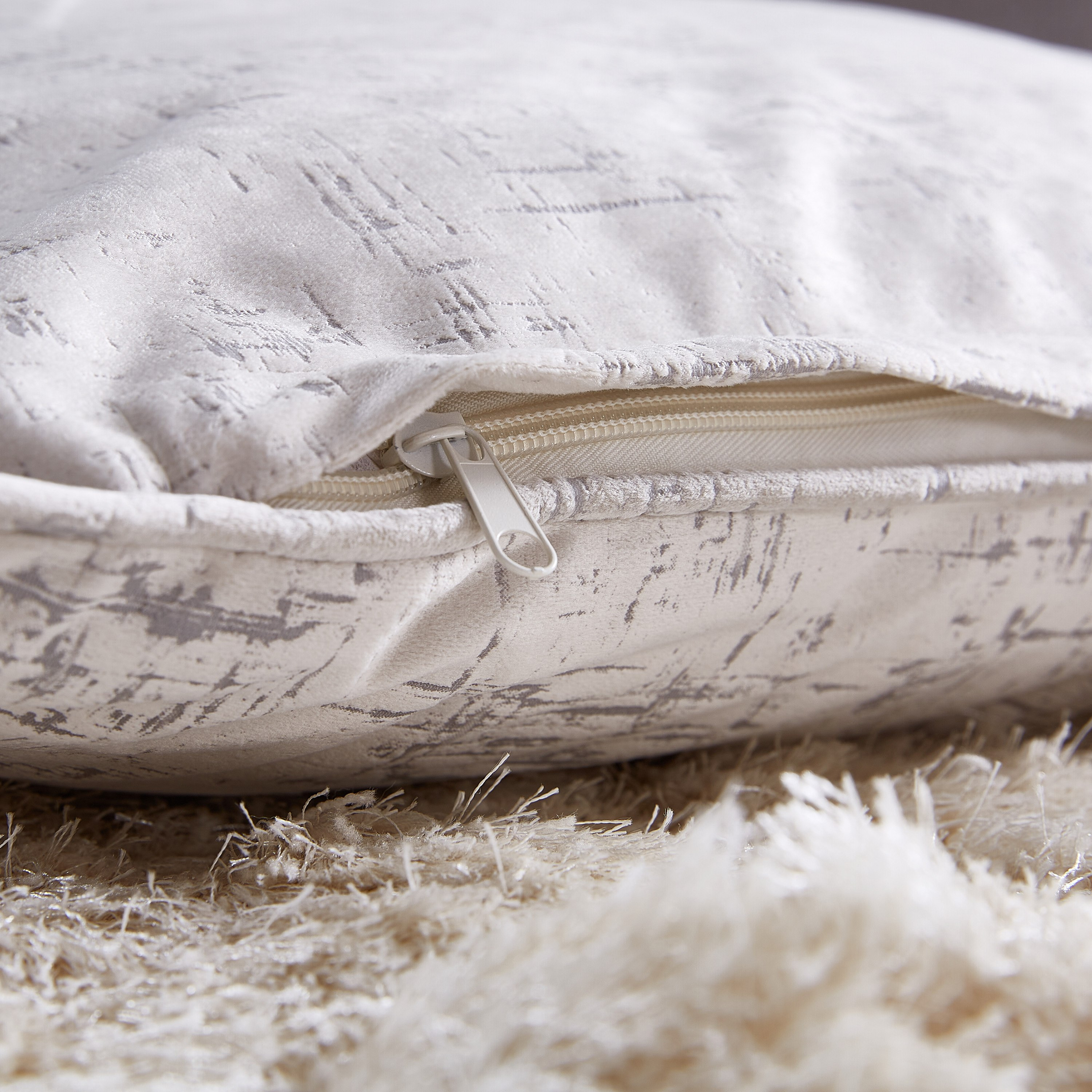 وسادة مخمليّة بارزة الملمس من أودري - 65x65 سم-hbxlivingroom-furnishings-cushionsandcovers-filledcushions-image-2