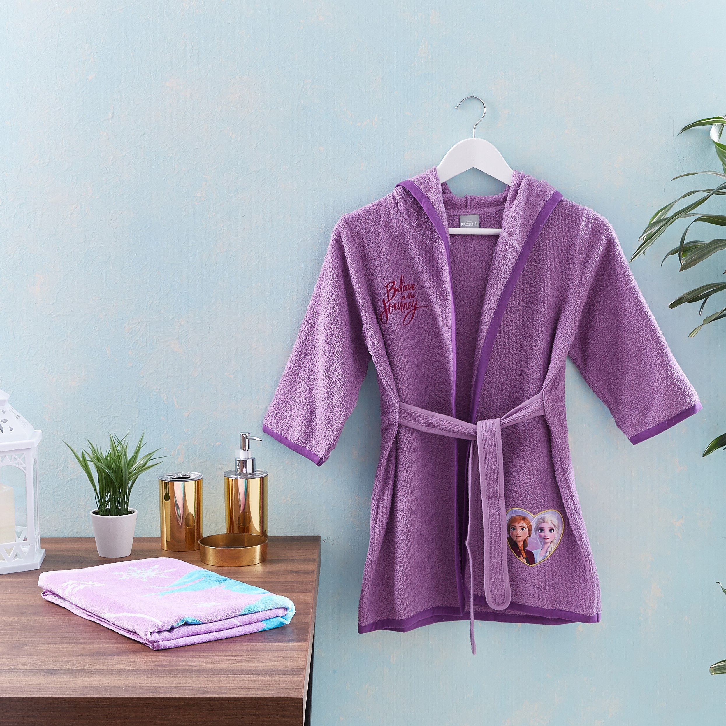 روب حمام مطّرز بطبعات فروزن-hbxhomeware-hbxkidsandyouth-image-3