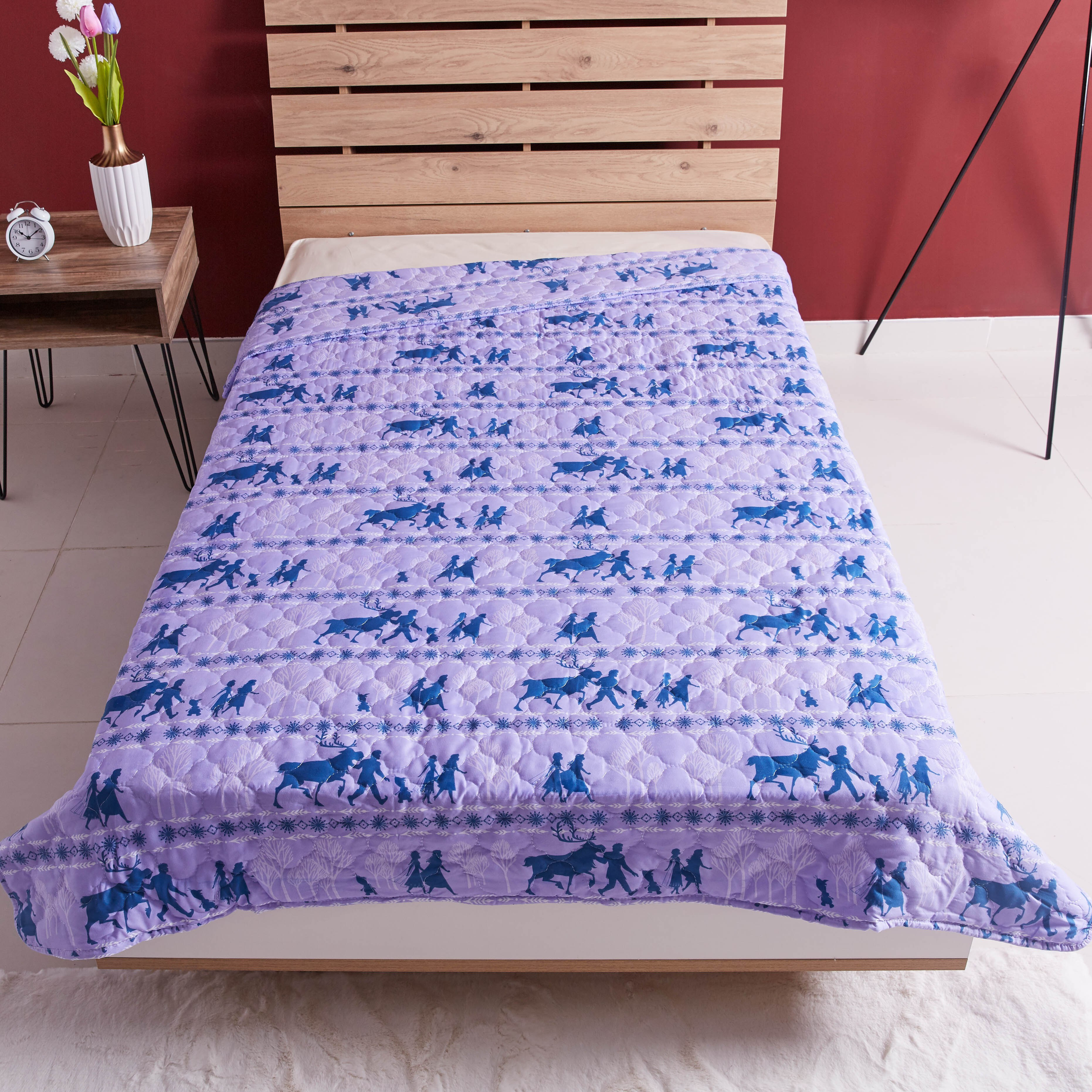 مفرش سرير مبطن بطبعات فروزن- 160x220 سم-hbxhomeware-hbxkidsandyouth-image-2
