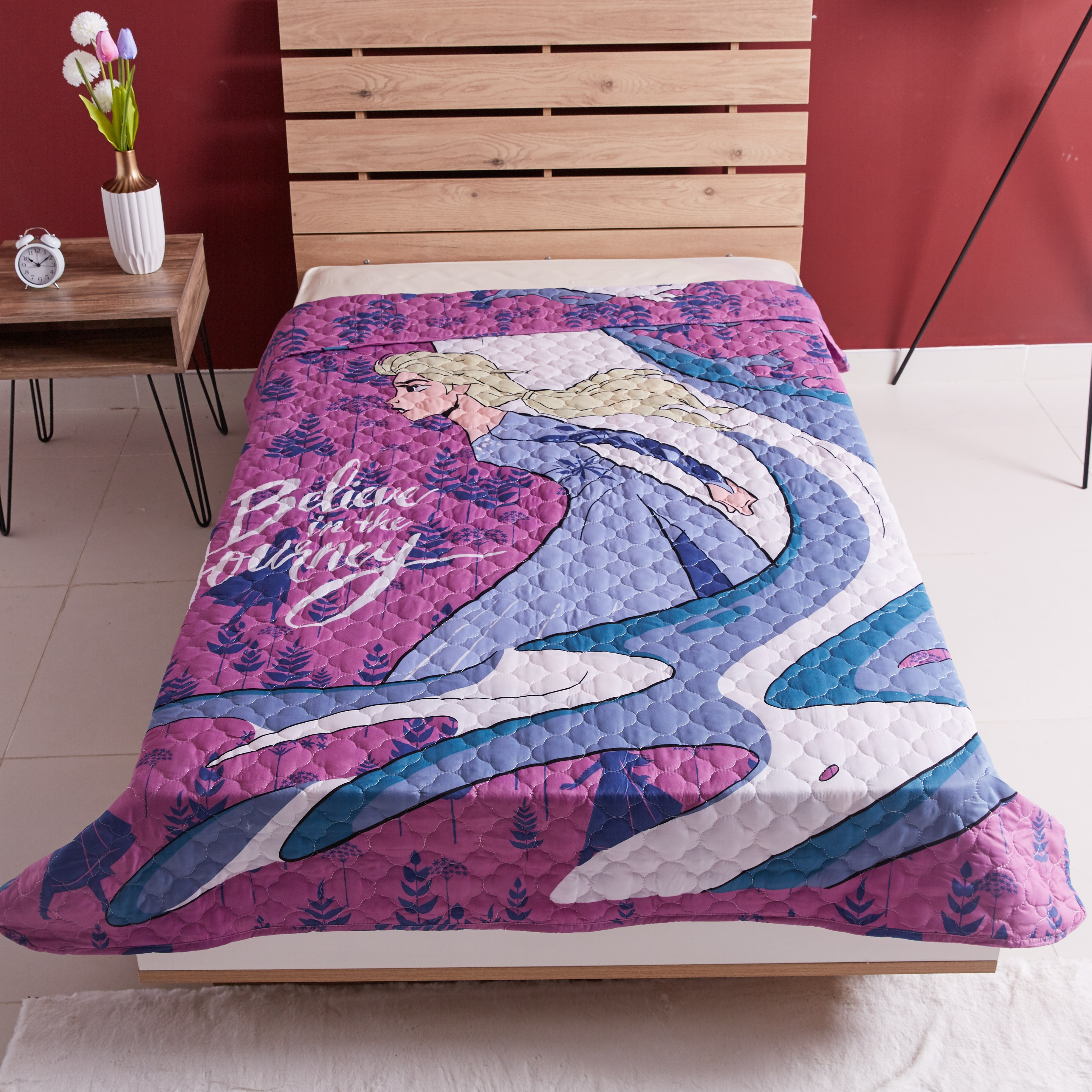 مفرش سرير مبطن بطبعات فروزن- 160x220 سم-hbxhomeware-hbxkidsandyouth-image-2