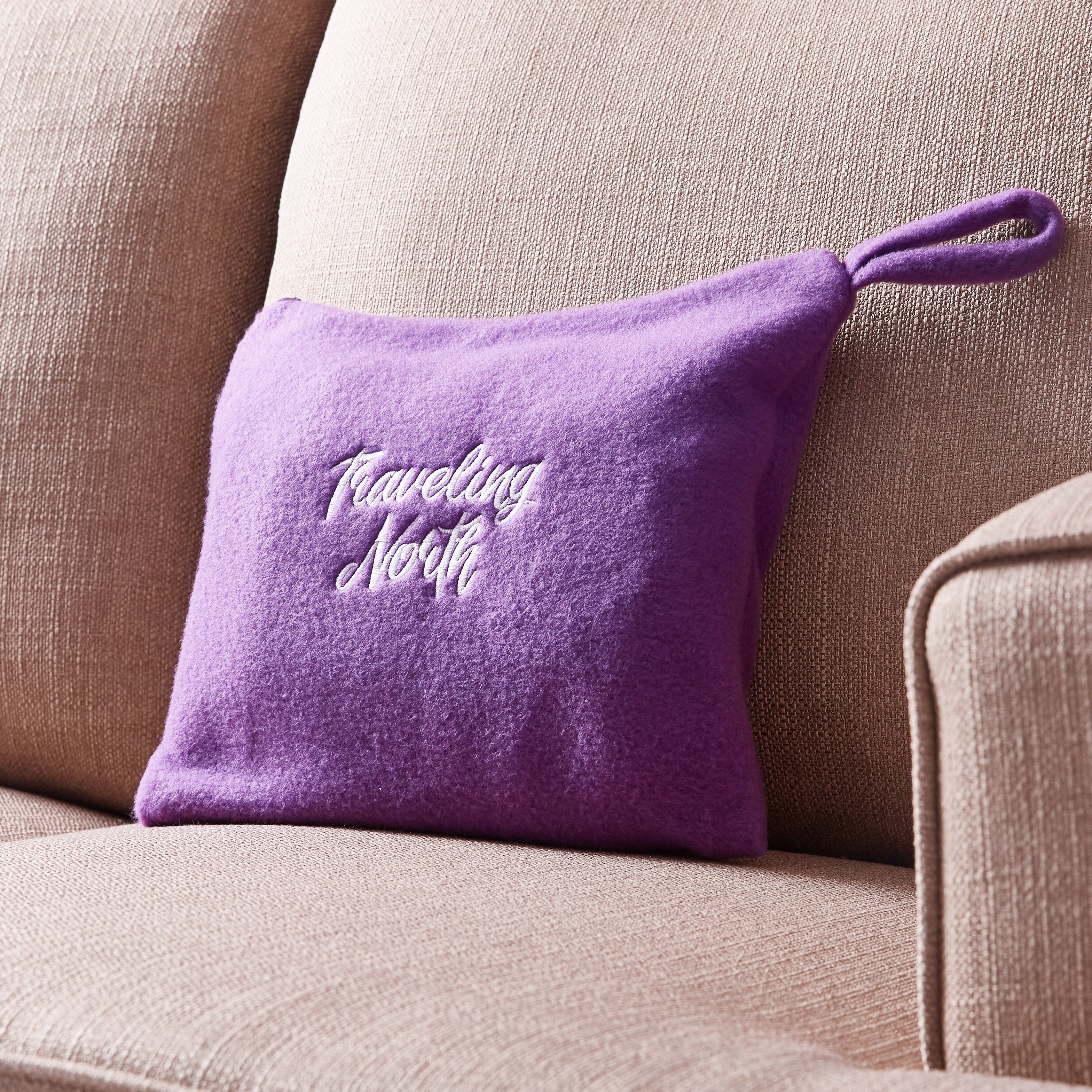بطاّنية خفيفة ووسادة قابلة للتحوّل بطبعات فروزن- طقم من قطعتين-hbxhomeware-hbxkidsandyouth-image-2