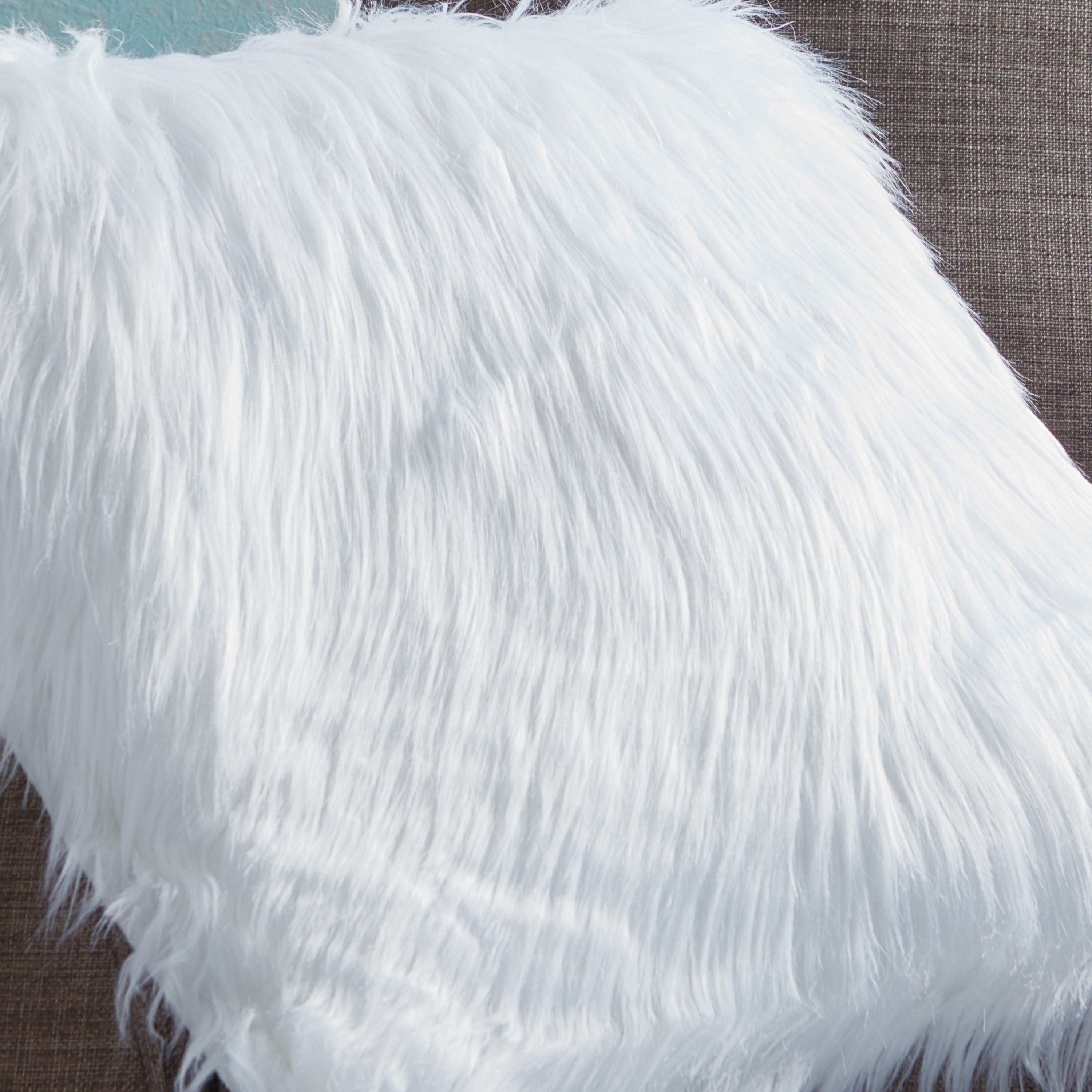 وسادة فرو اصطناعي محشوة من نورديك - 43x43 سم-hbxlivingroom-furnishings-cushionsandcovers-filledcushions-image-2