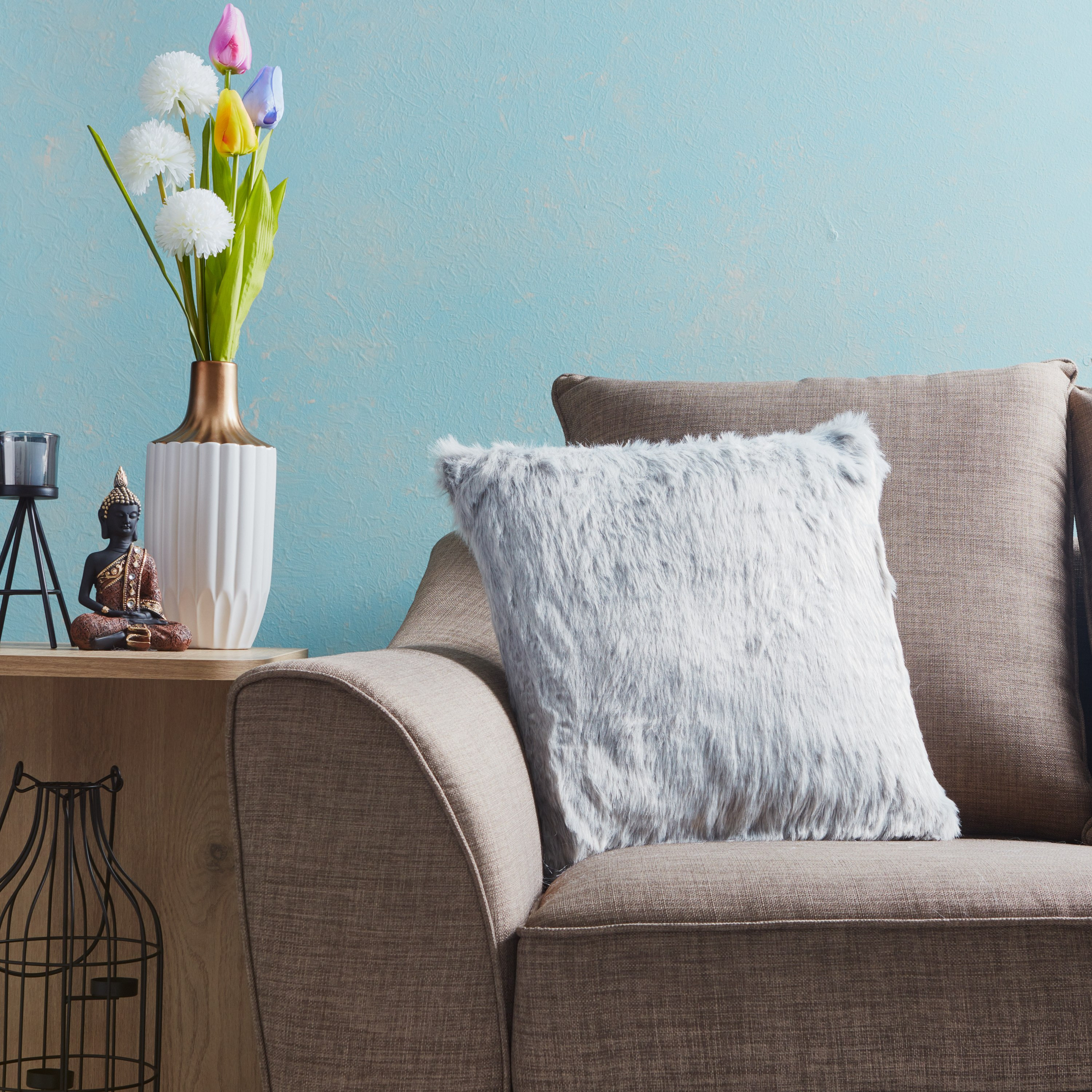وسادة من الفرو الصناعي محشوة من نورديك - 43x43 سم-hbxlivingroom-furnishings-cushionsandcovers-filledcushions-image-3