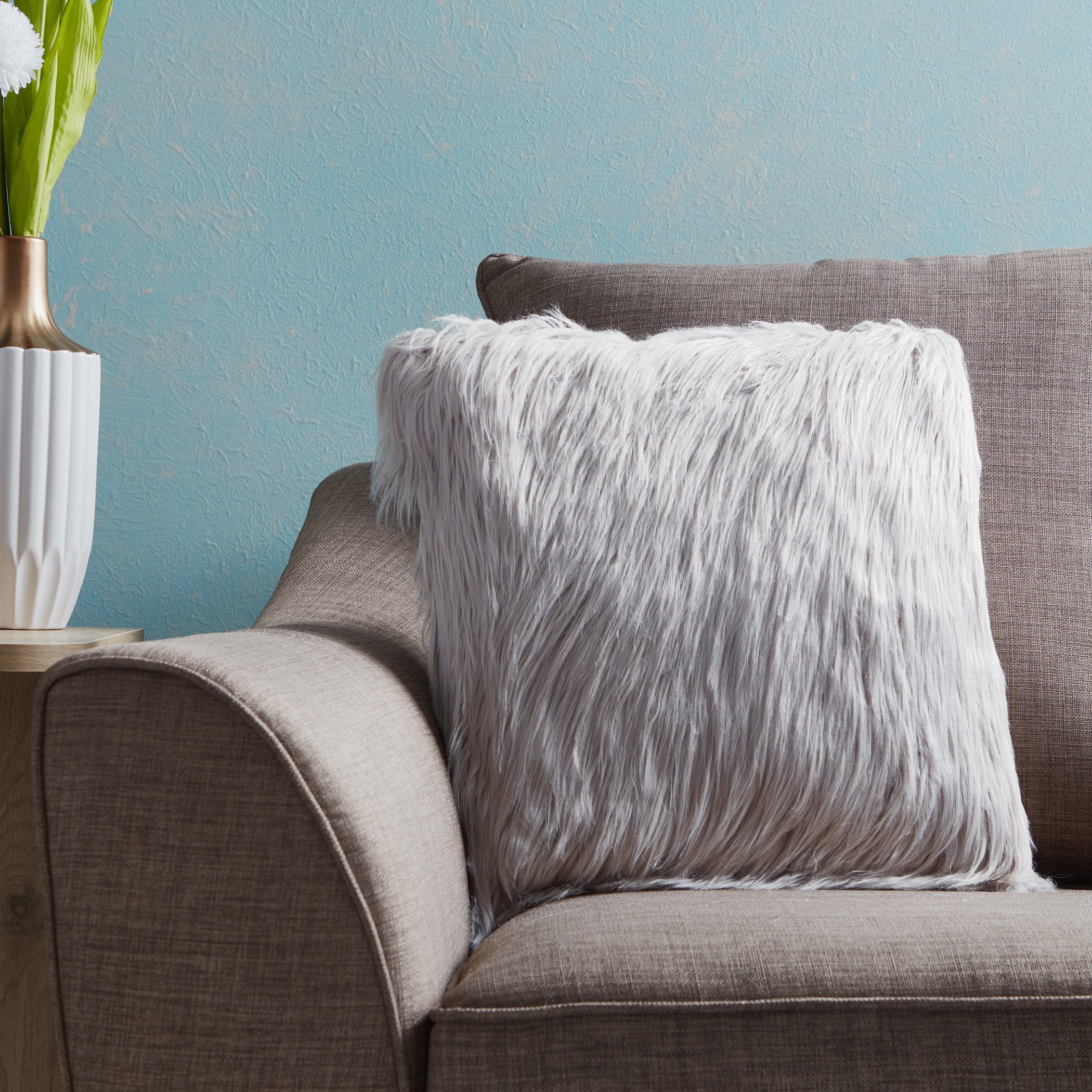 وسادة فرو اصطناعي من نورديك - 43x43 سم-hbxlivingroom-furnishings-cushionsandcovers-filledcushions-image-1