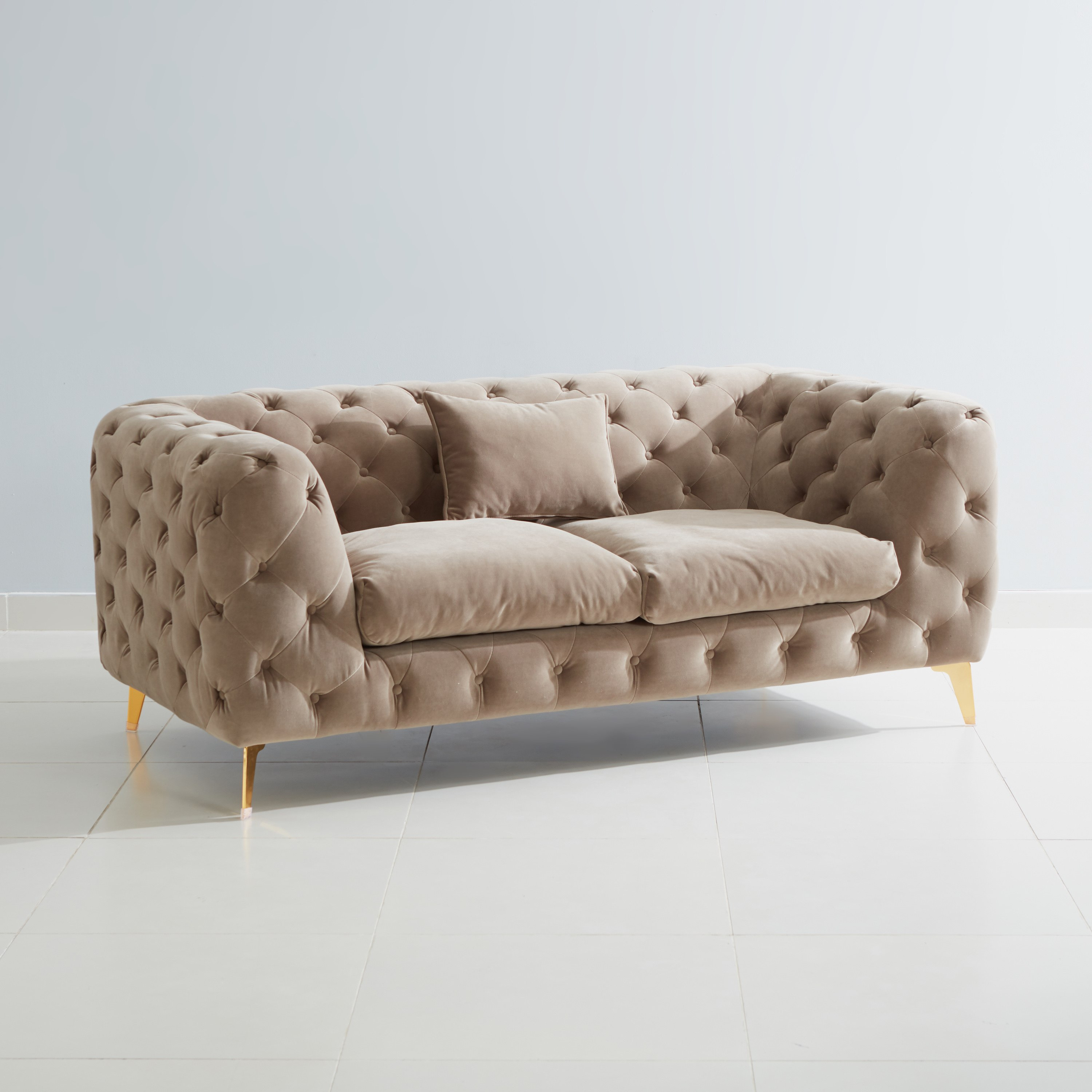 كنبة معنقدة مخملية مقعدين من كارولينا-hbxlivingroom-sofasandarmchairs-sofas-image-6