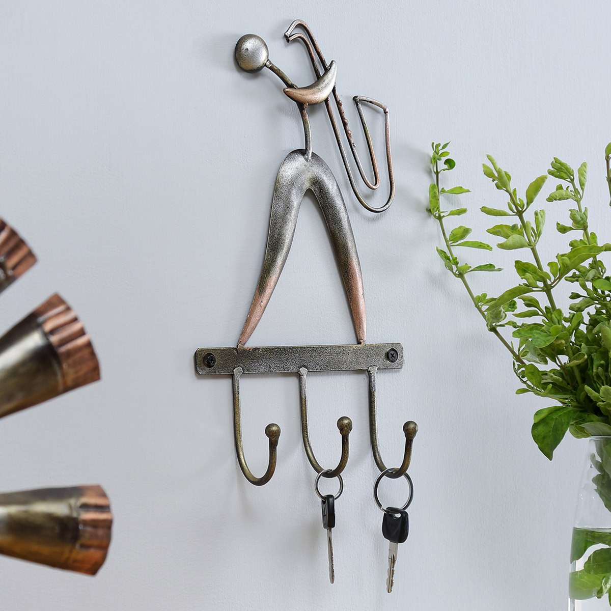 خطاف ديكوري على شكل ساكسفون من إي سي-hbxhomeware-homedecor-figurinesandornaments-image-1