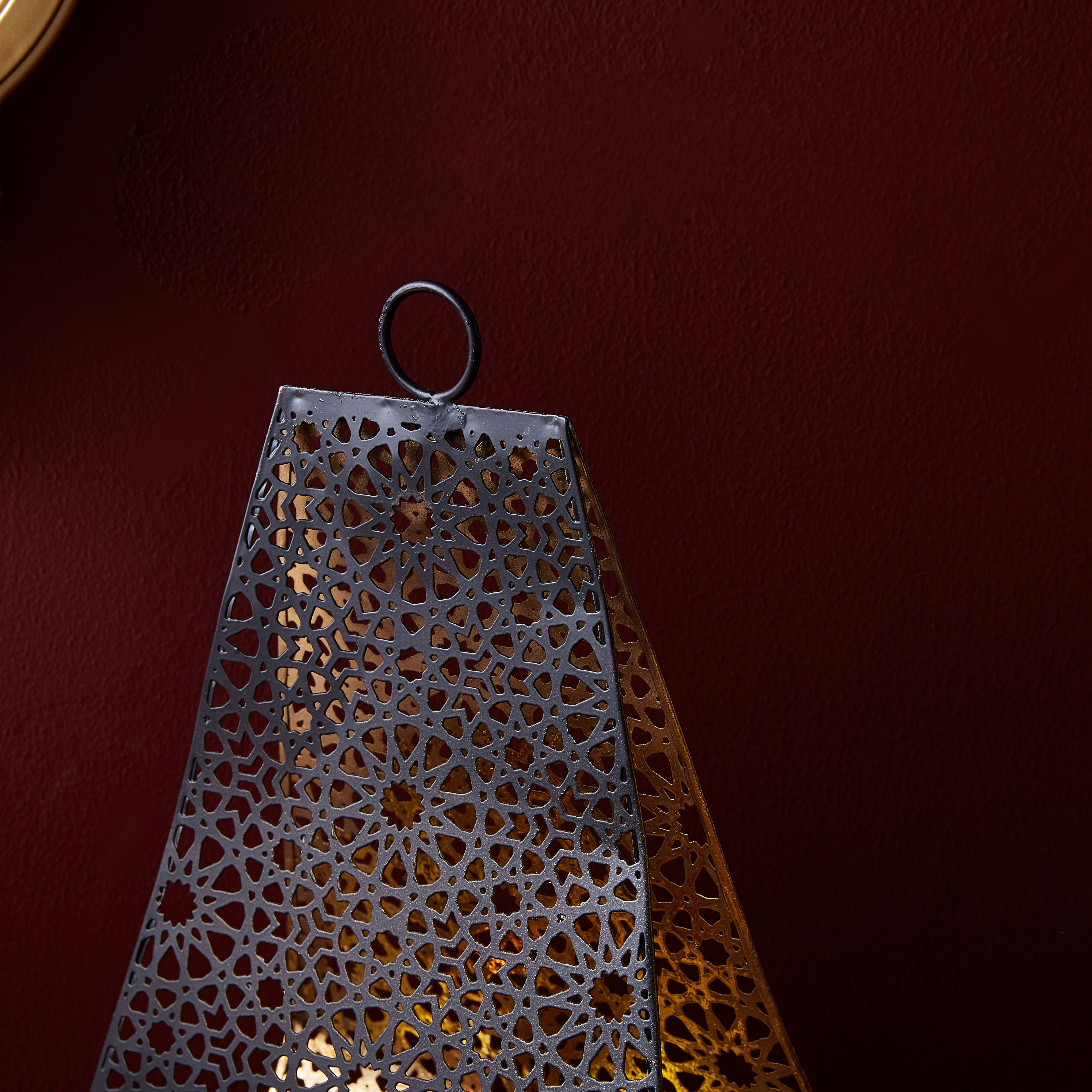 حامل شموع بتفاصيل مفرّغة من كريست-hbxlivingroom-decorandaccessories-candleholders-image-3
