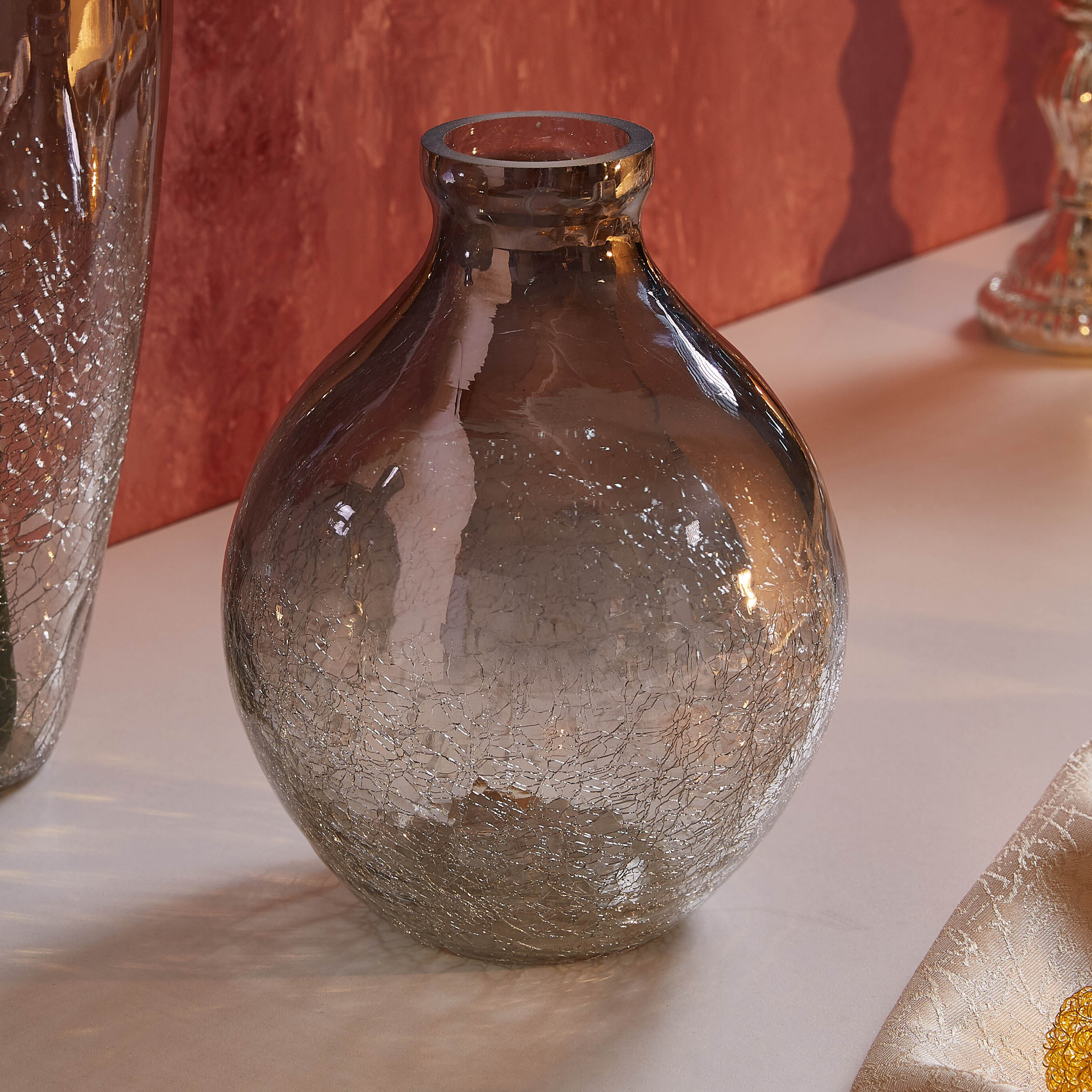 مزهرية زجاج بارزة الملمس من أوبس-hbxbedroom-decorandaccessories-vases-image-2
