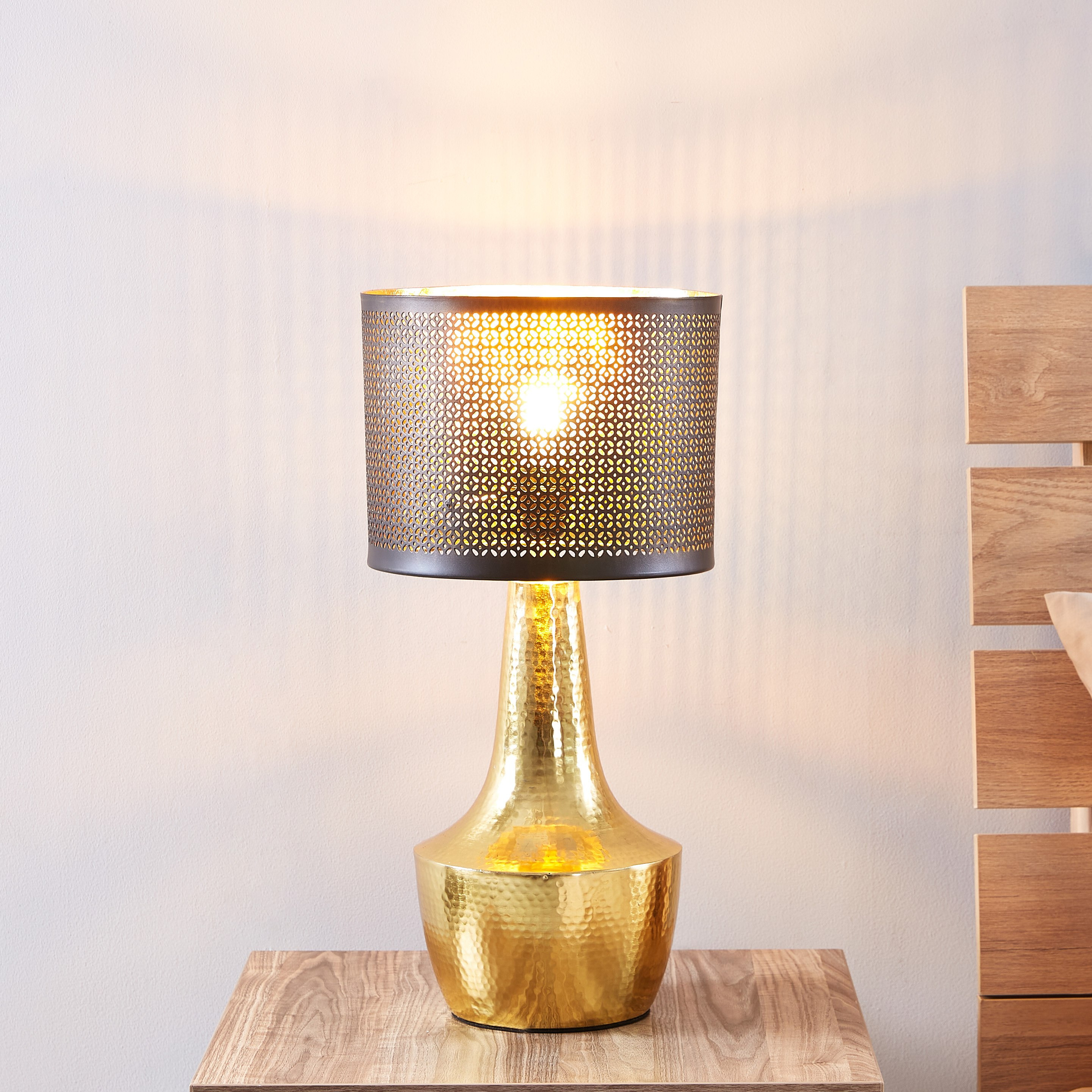 مصباح طاولة معدني من كيلي - 57 سم-hbxlivingroom-lighting-tablelamps-image-1